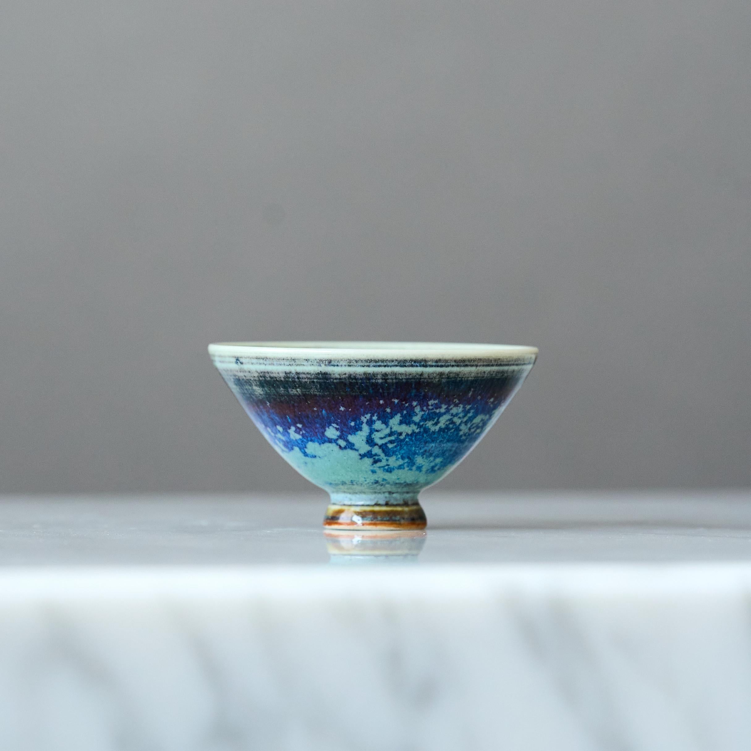 Bol miniature en grès bleu de Berndt Friberg. Gustavsberg, Suède, années 1960 Bon état - En vente à Malmö, SE