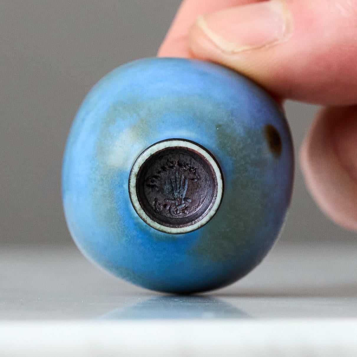 Ciotola in miniatura in gres blu di Berndt Friberg. Gustavsberg, Svezia, anni '60 in vendita 1