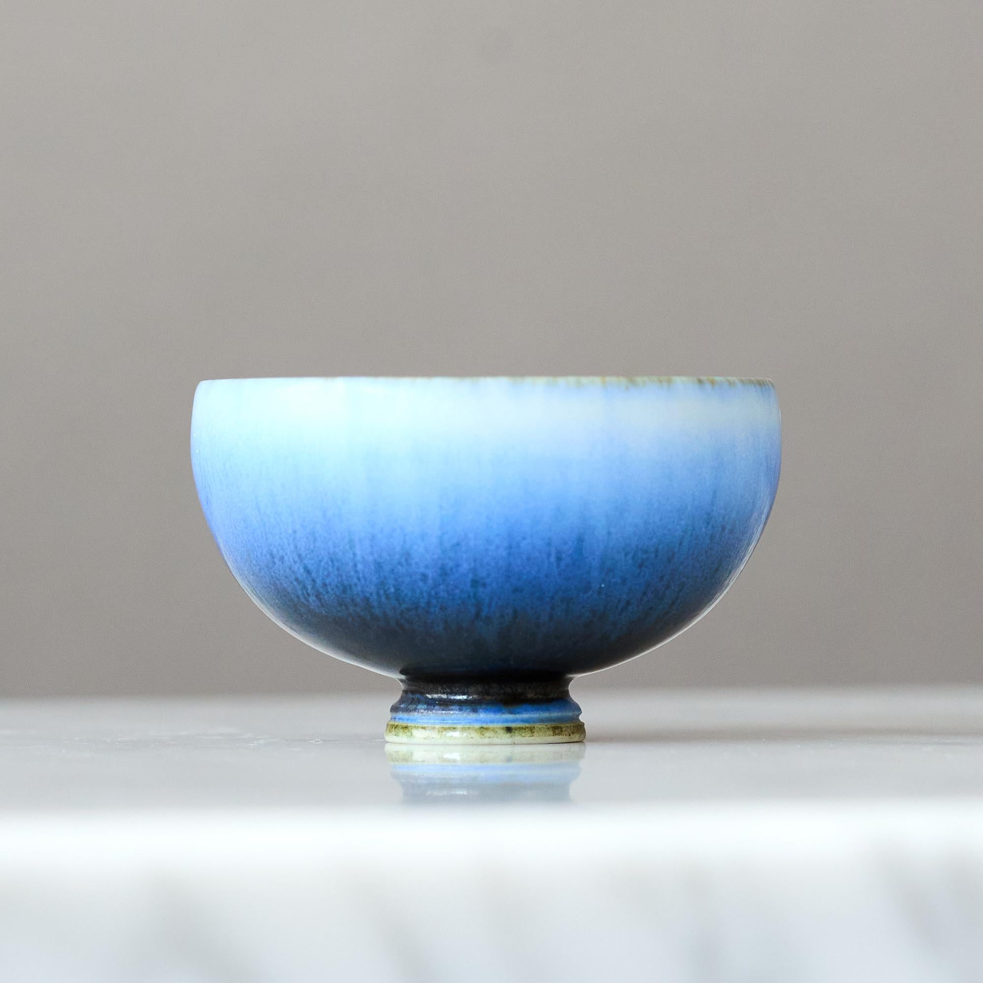 A beautiful miniature stoneware bowl with amazing blue hare’s fur glaze.
Made by master thrower Berndt Friberg, in the artist's studio at Gustavsberg, Sweden, 1966.

Great condition. 
Incised signature 'Friberg' and Gustavsberg studio hand.

Berndt