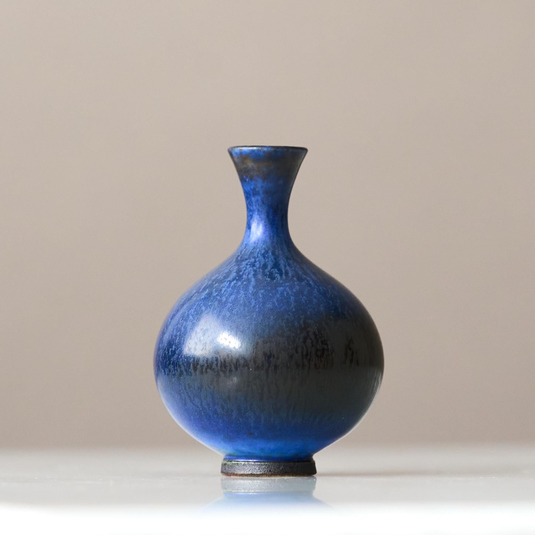 Vaso in miniatura in gres blu di Berndt Friberg. Studio A, Svezia 1957 in vendita 2