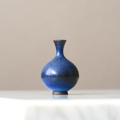 Blaue Miniaturvase aus Steingut von Berndt Friberg. Gustavsberg Studio, Schweden 1957