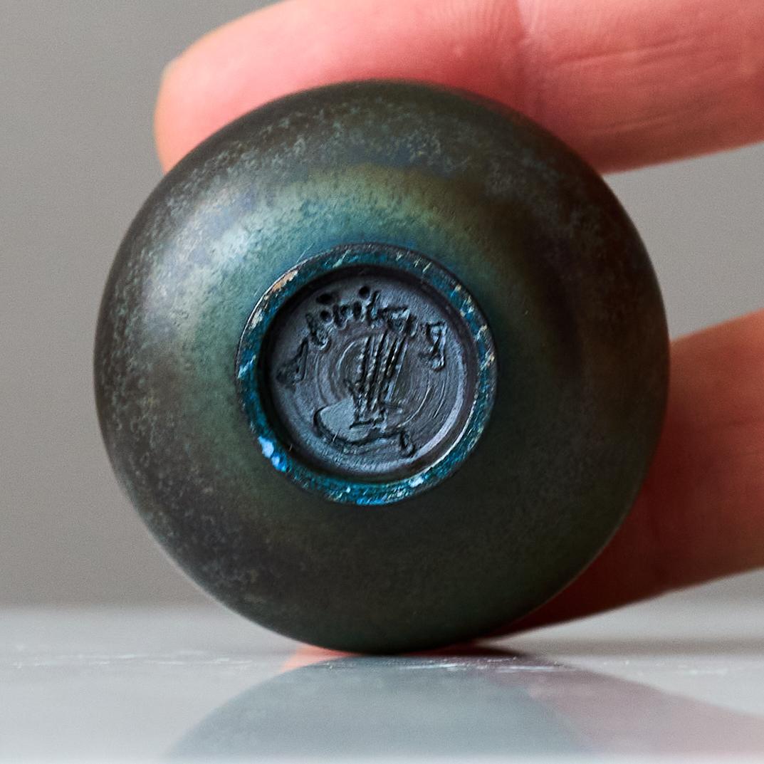 Vaso in miniatura in gres blu di Berndt Friberg. Studio A Gustavsberg Svezia 1960 in vendita 3