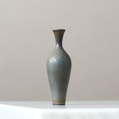 Jarrón en miniatura de gres azul de Berndt Friberg. Estudio Gustavsberg Suecia Años 60