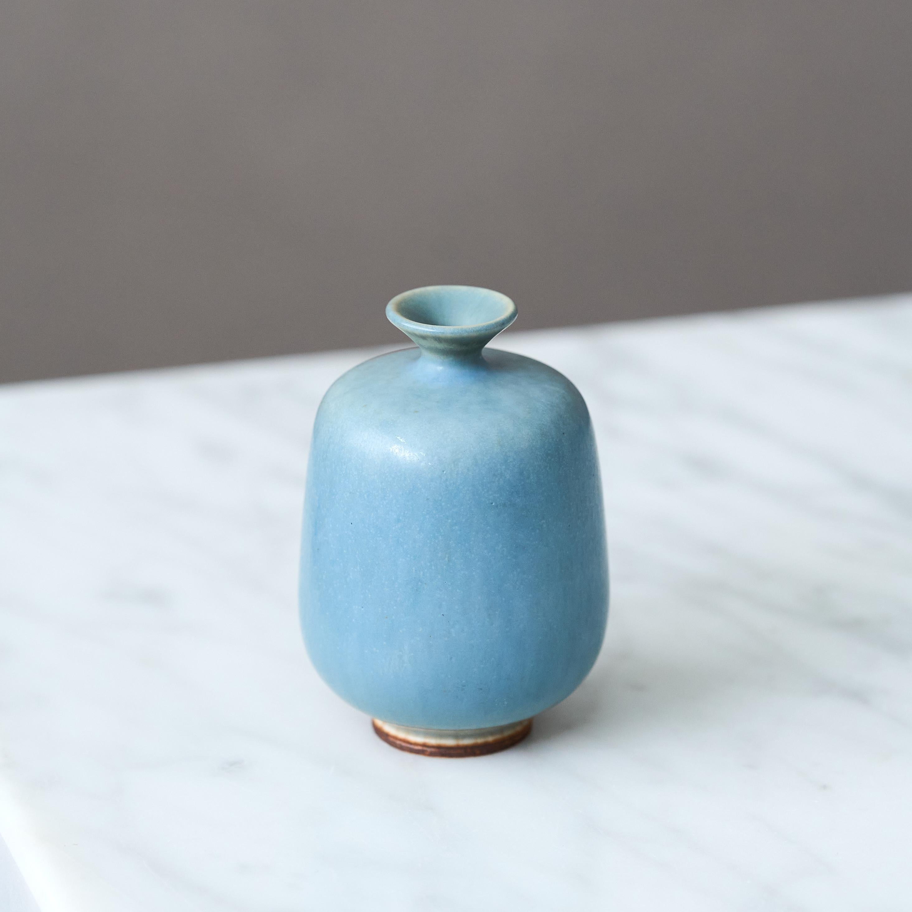 XX secolo Vaso in miniatura in gres blu di Berndt Friberg. Studio A, Svezia 1964 in vendita