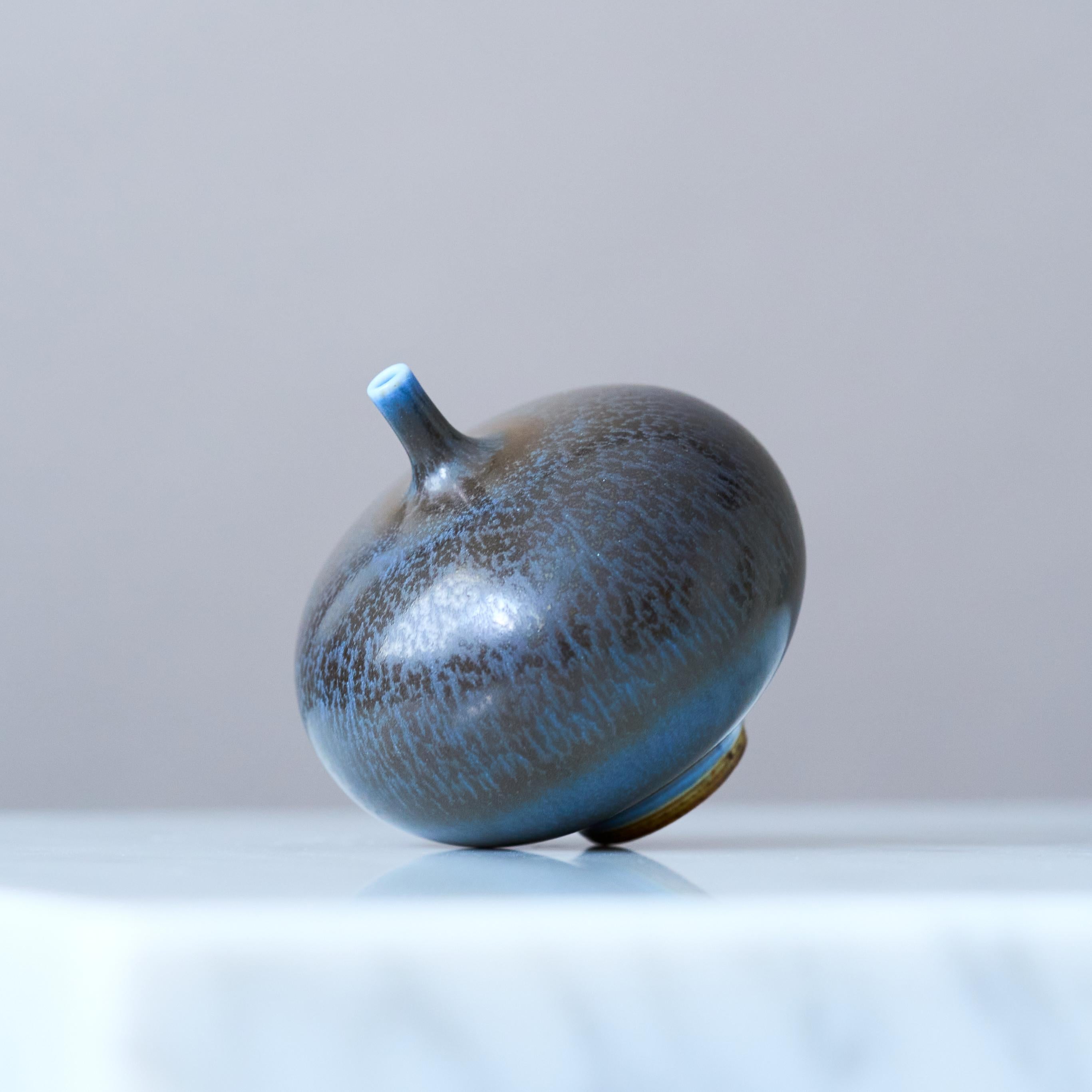 Vaso in miniatura in gres blu di Berndt Friberg. Studio A, Svezia 1968 in vendita 3