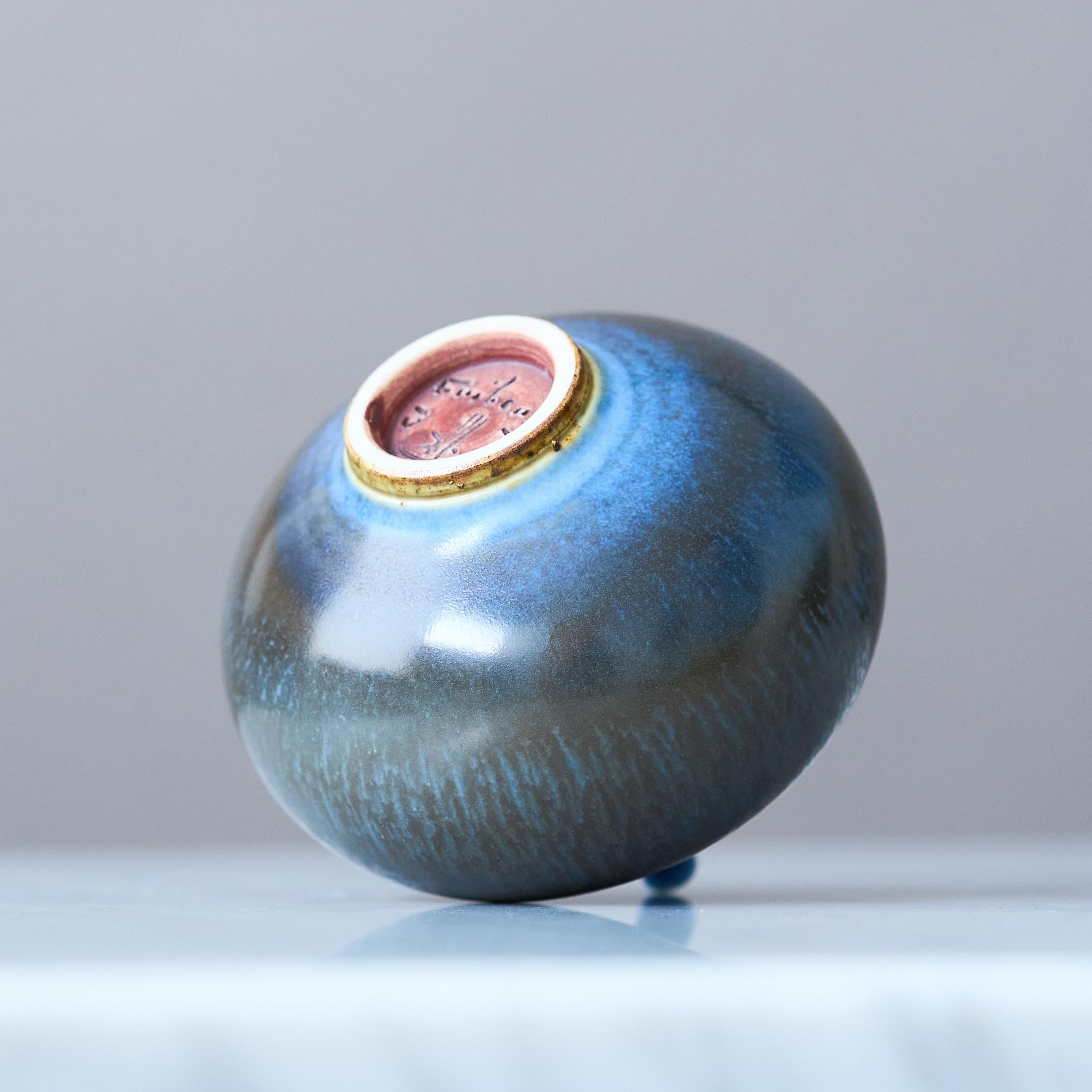 Vaso in miniatura in gres blu di Berndt Friberg. Studio A, Svezia 1968 in vendita 4