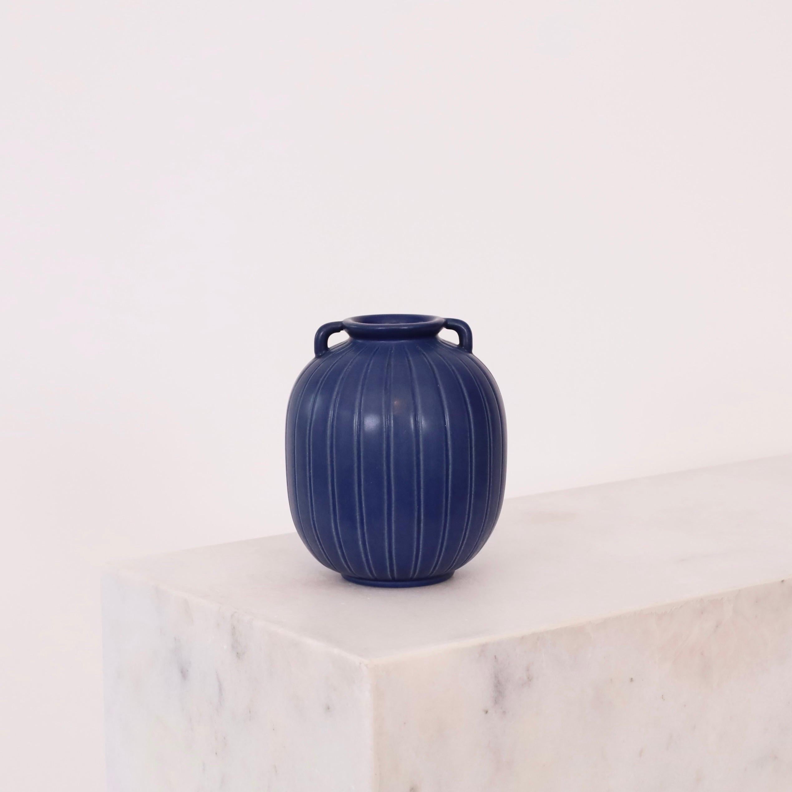 Blue stoneware vase by Axel Sorensen for P. Ipsens Enke, 1940s, Denmark For Sale 4