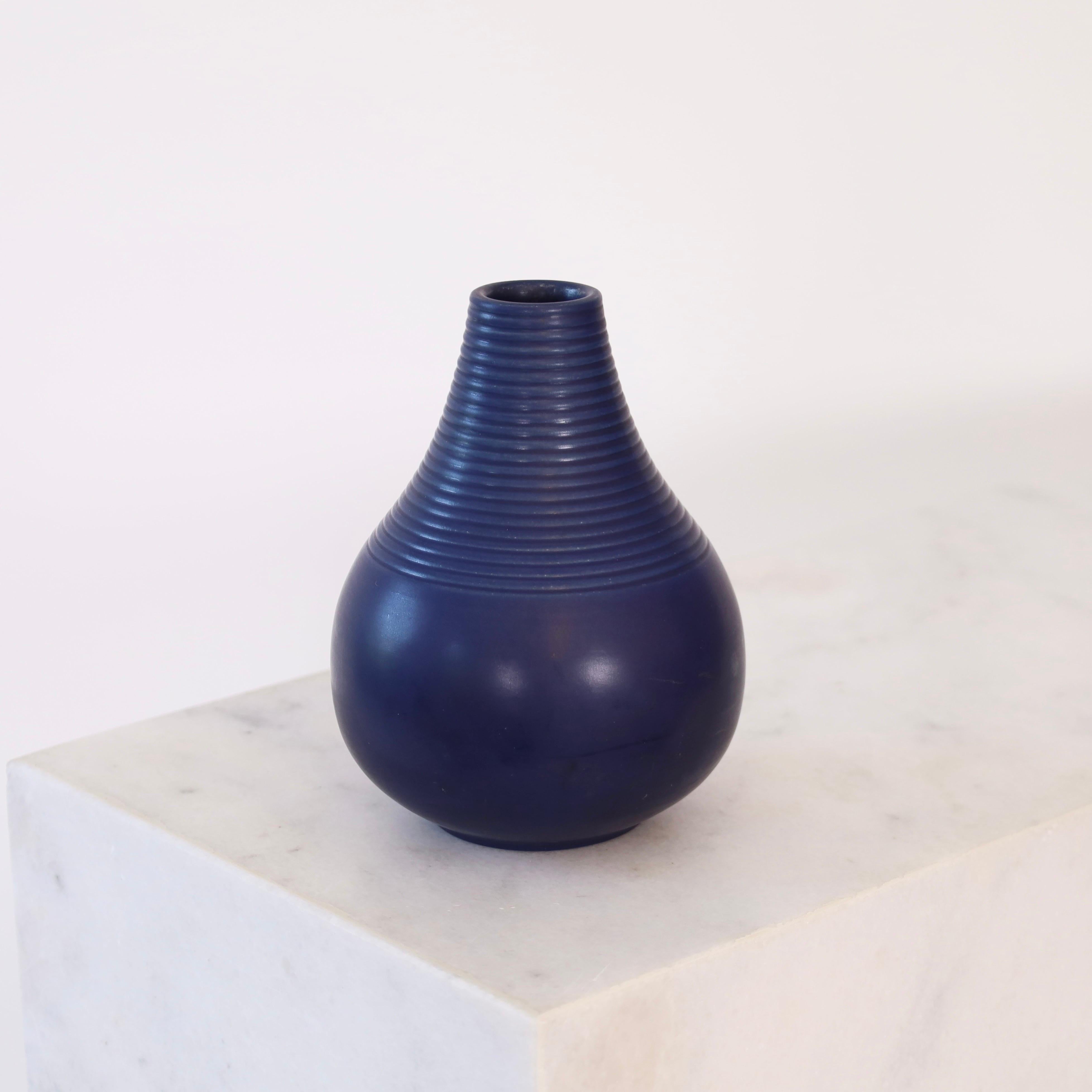 Danese Vaso in gres blu di Axel Sorensen per P. Ipsens Enke, anni '40, Danimarca in vendita