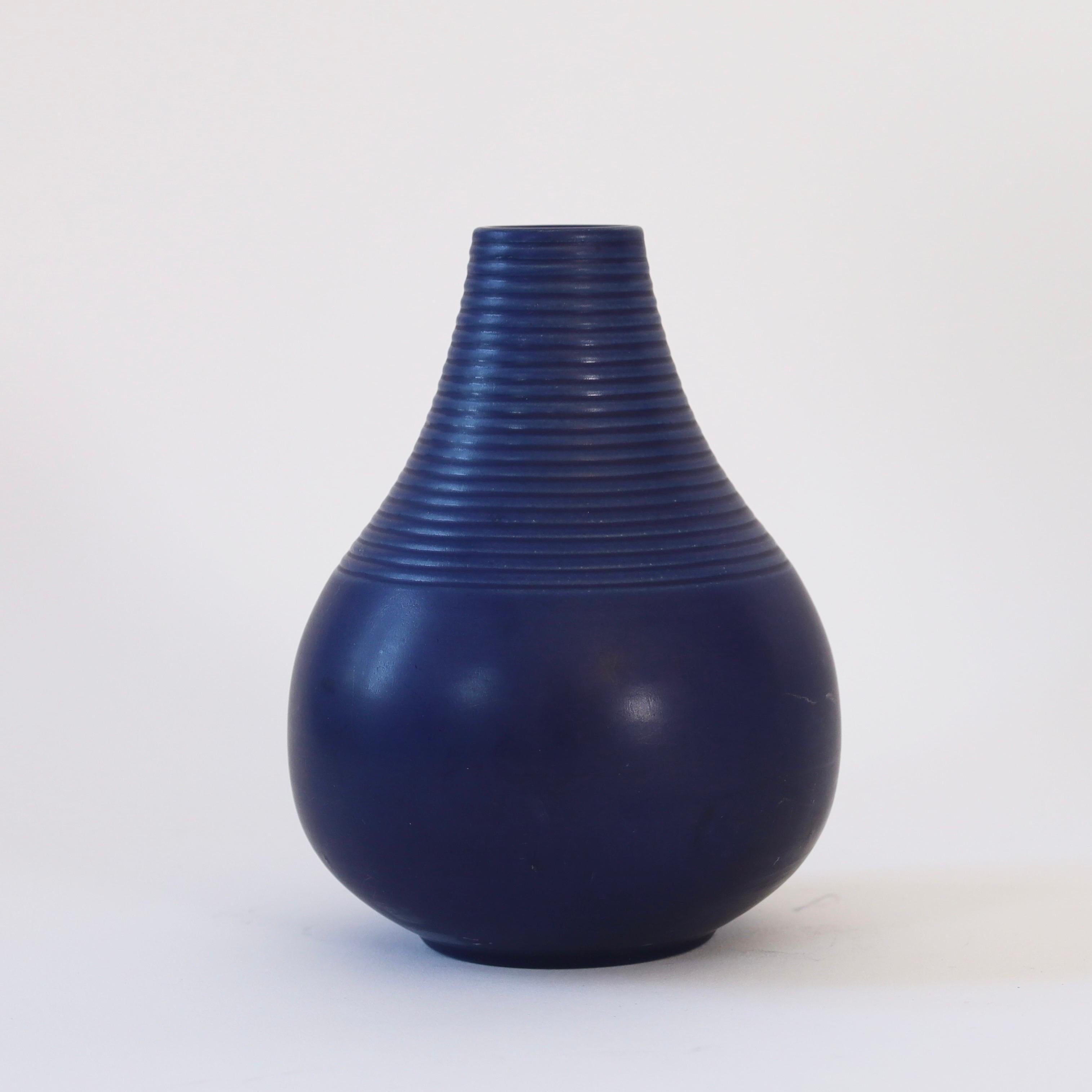 Metà XX secolo Vaso in gres blu di Axel Sorensen per P. Ipsens Enke, anni '40, Danimarca in vendita
