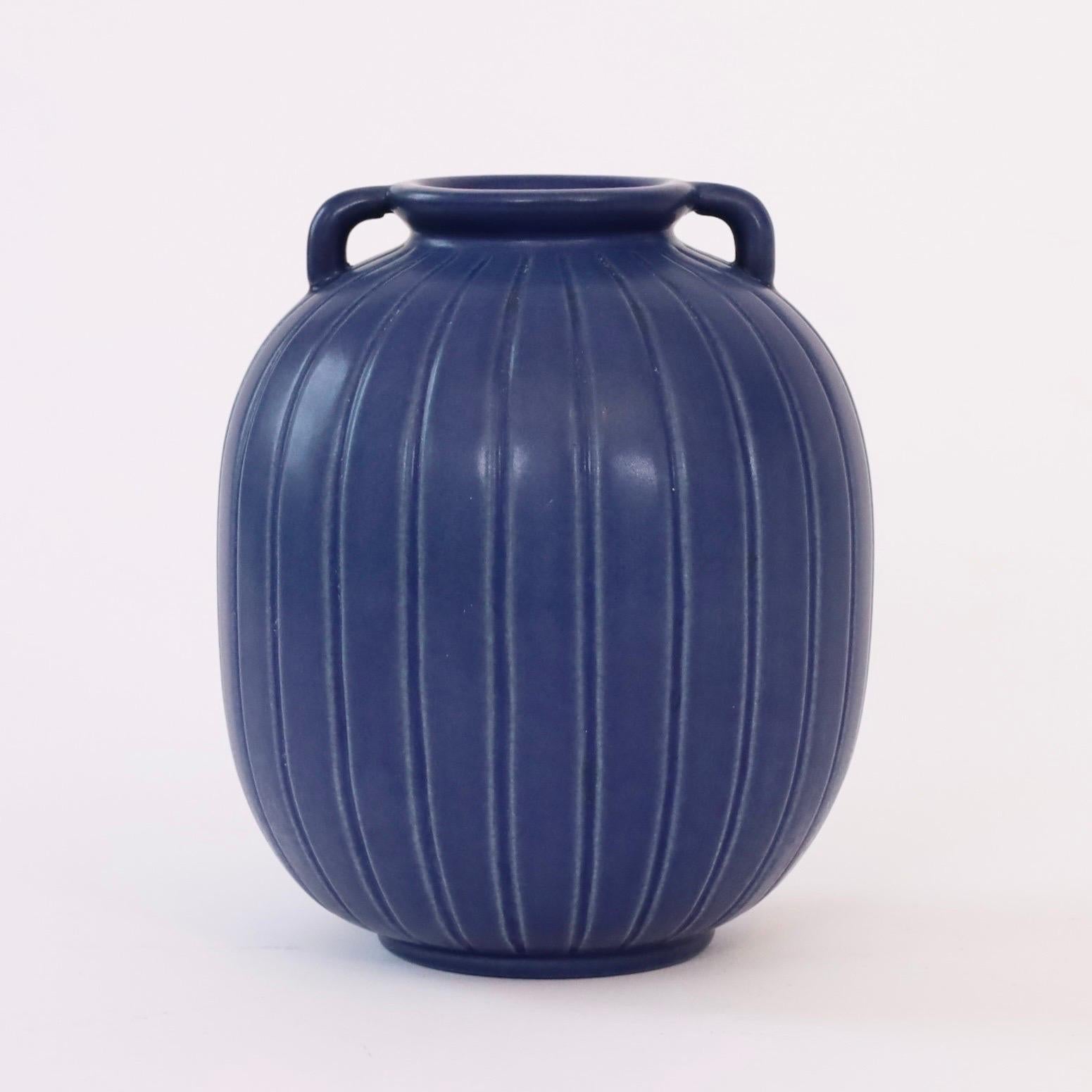 Blue stoneware vase by Axel Sorensen for P. Ipsens Enke, 1940s, Denmark For Sale 1