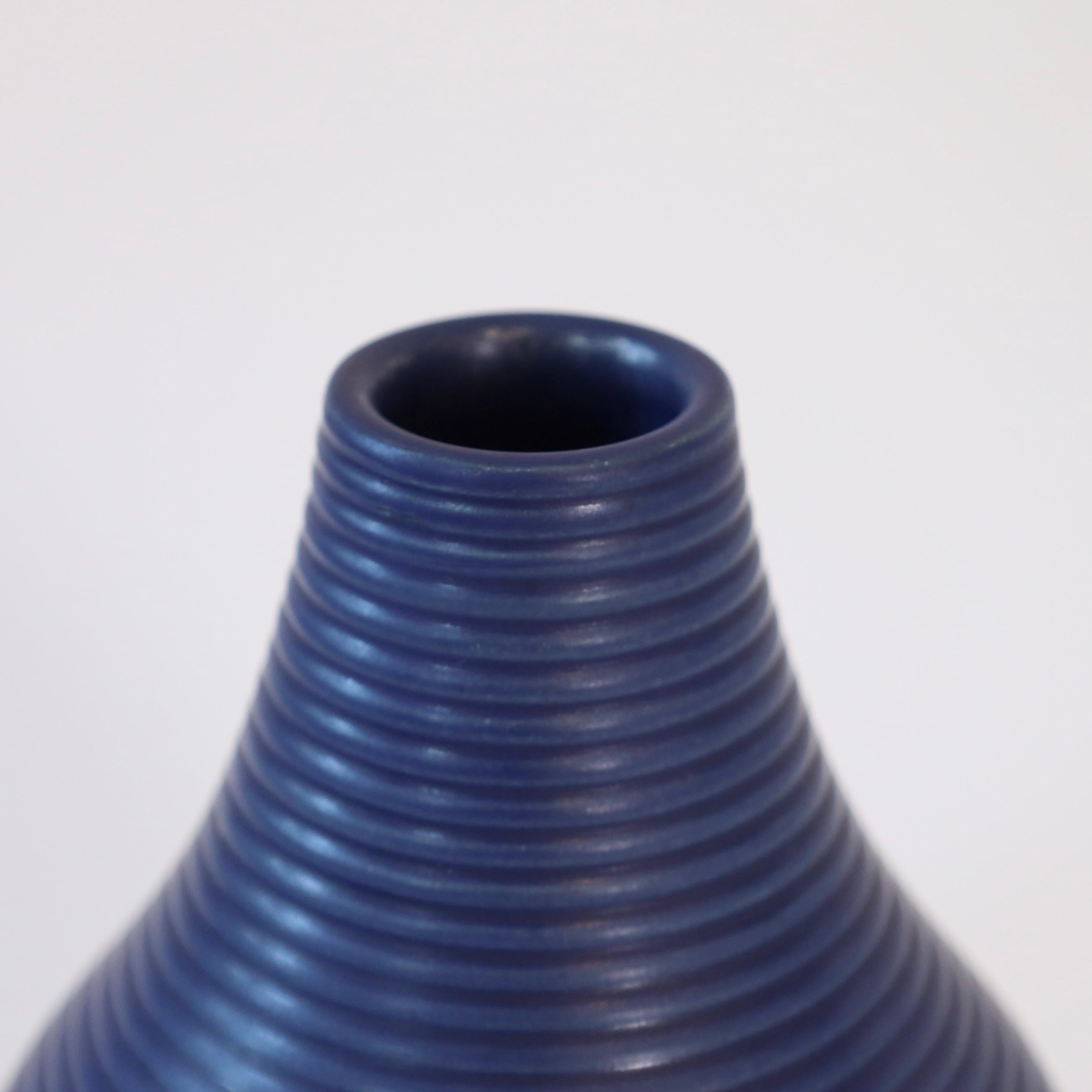 Vaso in gres blu di Axel Sorensen per P. Ipsens Enke, anni '40, Danimarca in vendita 1