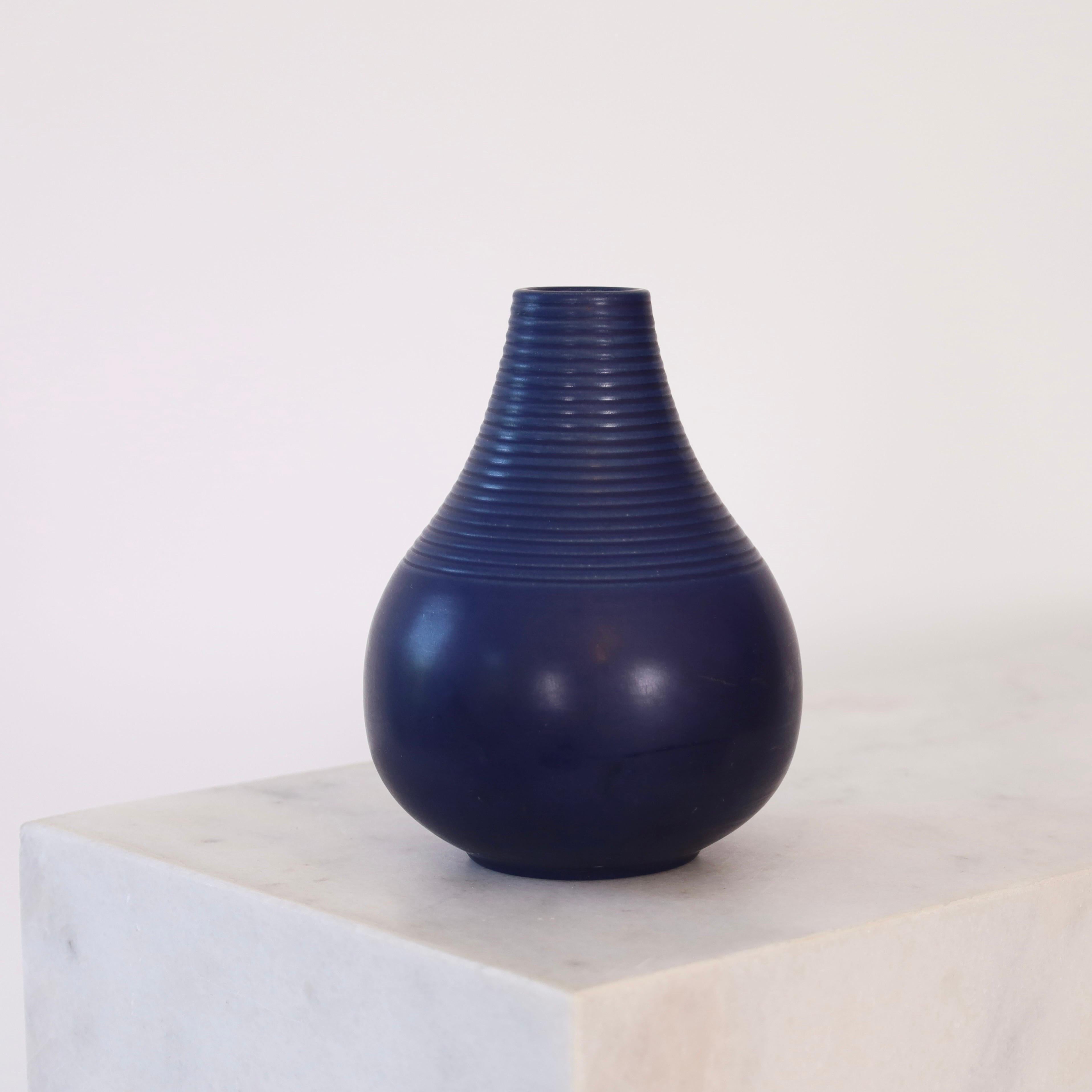 Vaso in gres blu di Axel Sorensen per P. Ipsens Enke, anni '40, Danimarca in vendita 3