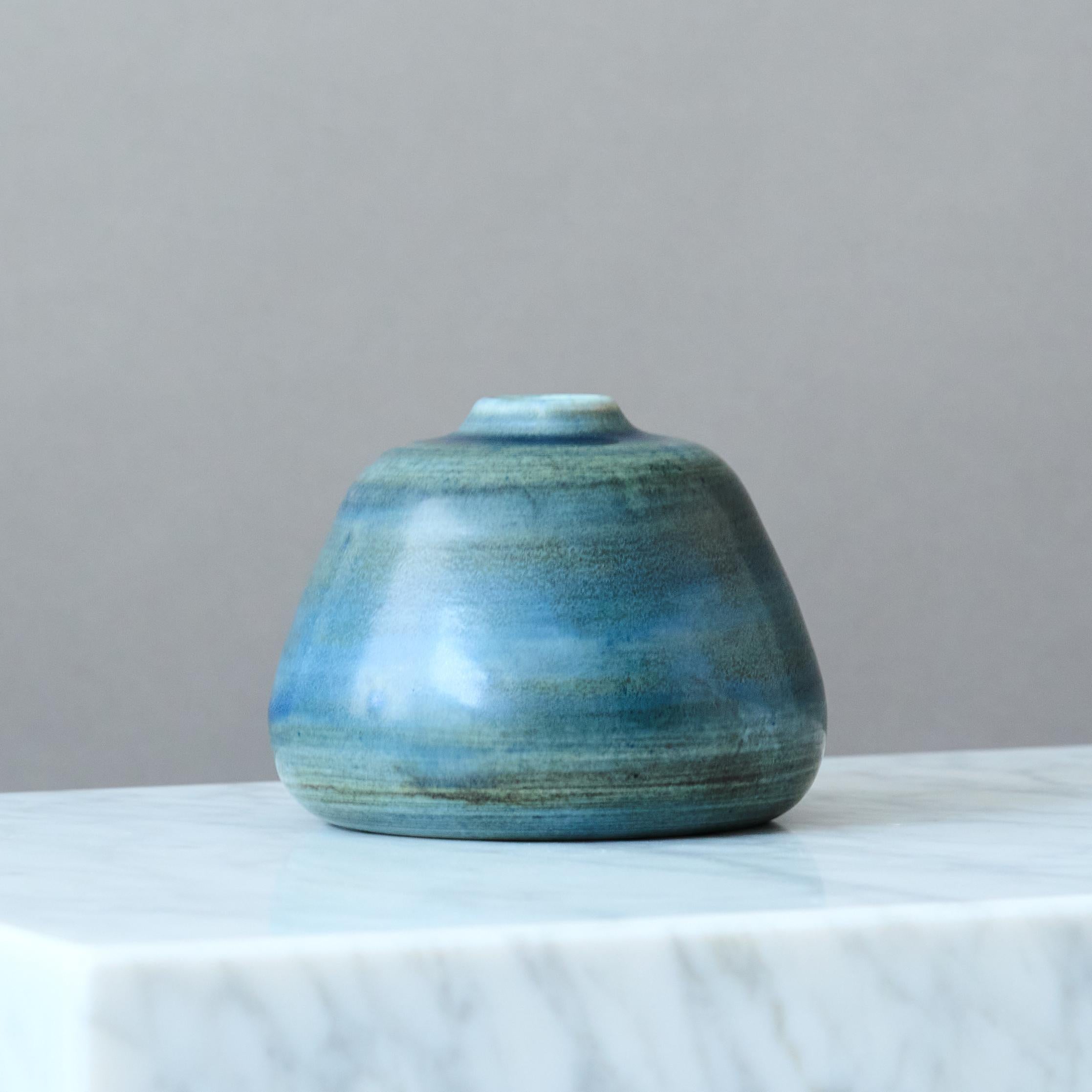 Vase aus blauem Steingut von Gertrud Lönegren, Rörstrand, Schweden, 1930er Jahre. (Schwedisch) im Angebot