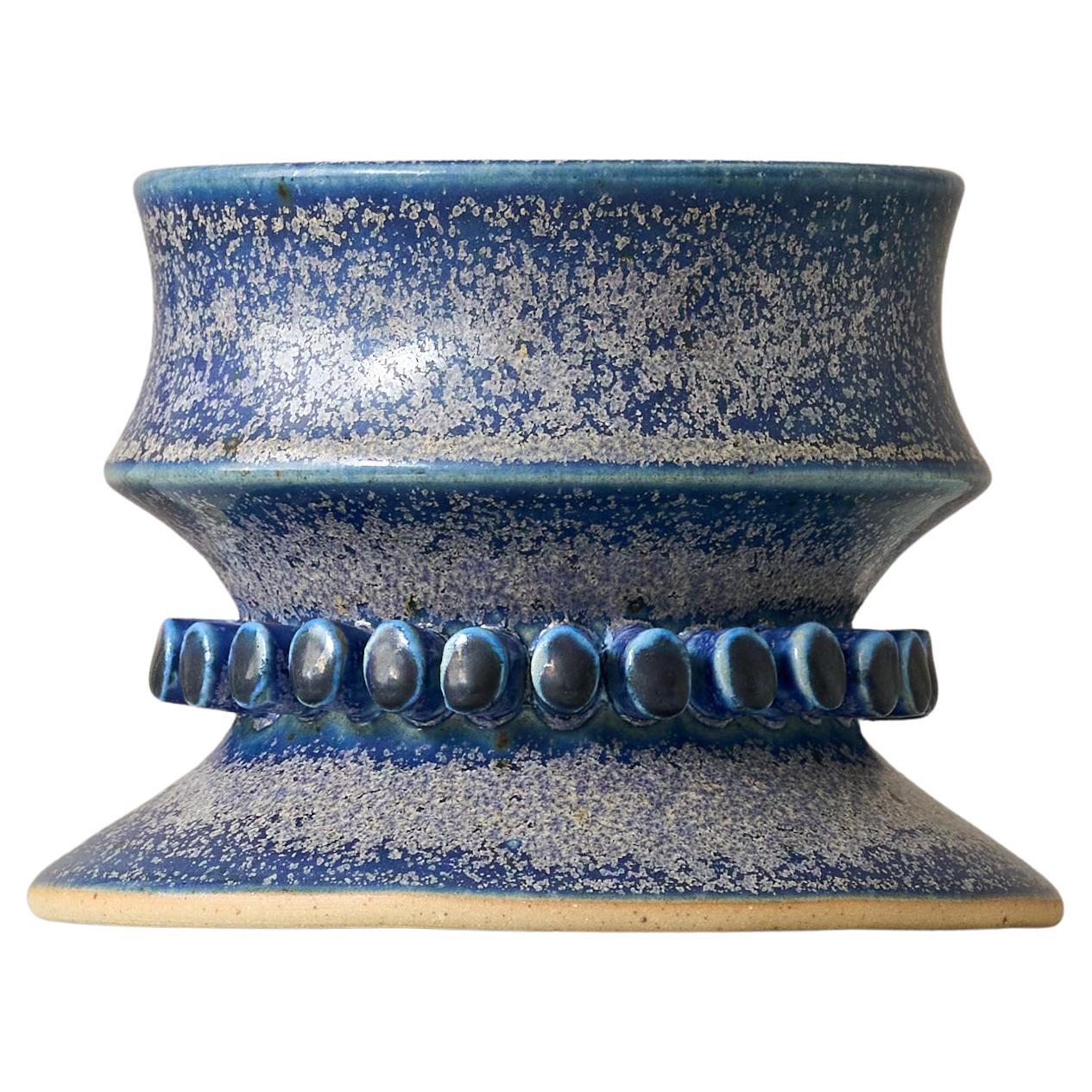 Vase en grès bleu de Hertha Bengtson. Höganäs, Suède, années 1960.