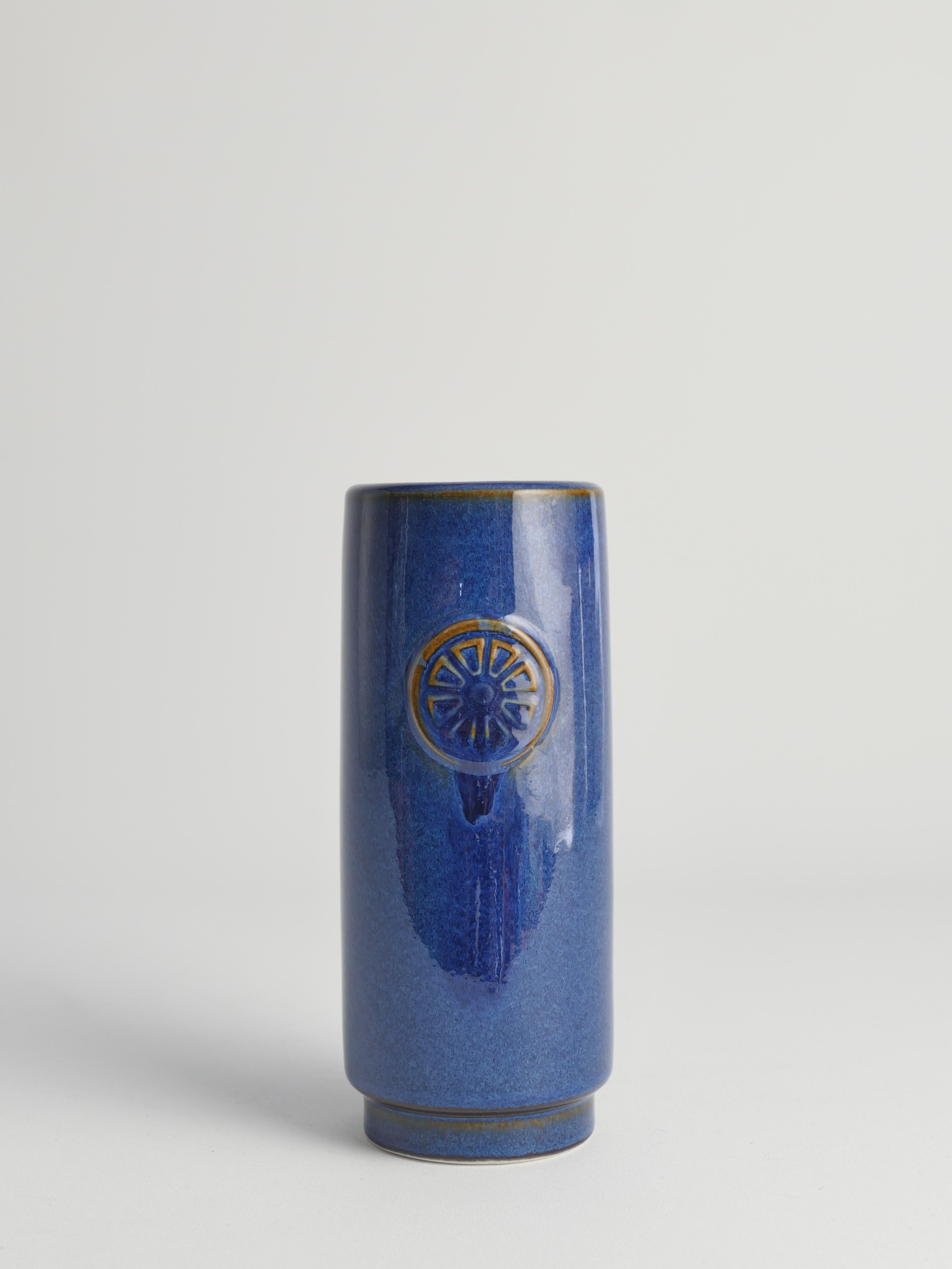 Blaue Steingutvase aus der Nordlys-Serie von Maria Philippi für Søholm, 1960er Jahre (Skandinavische Moderne) im Angebot