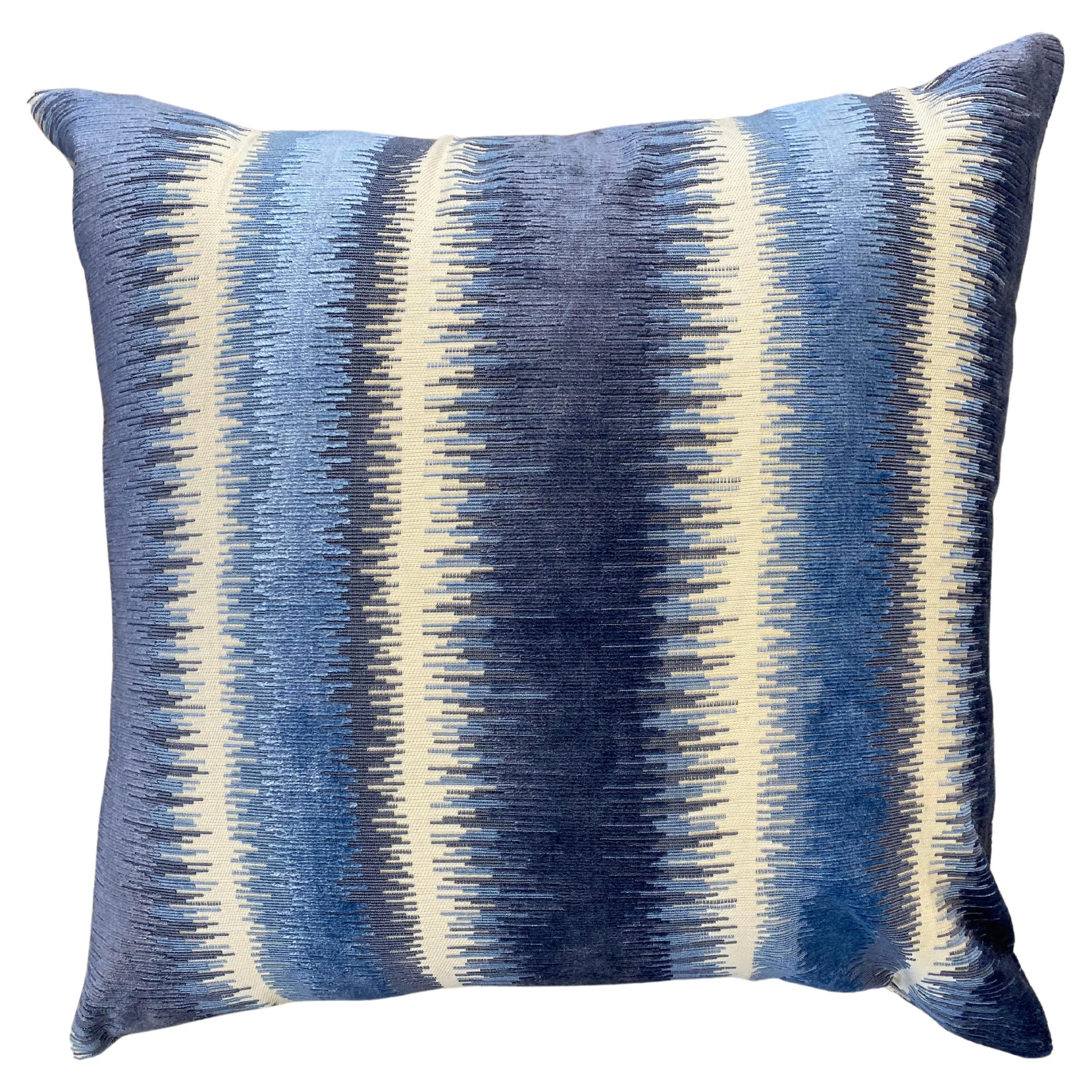 Coussin flash en velours rayé bleu