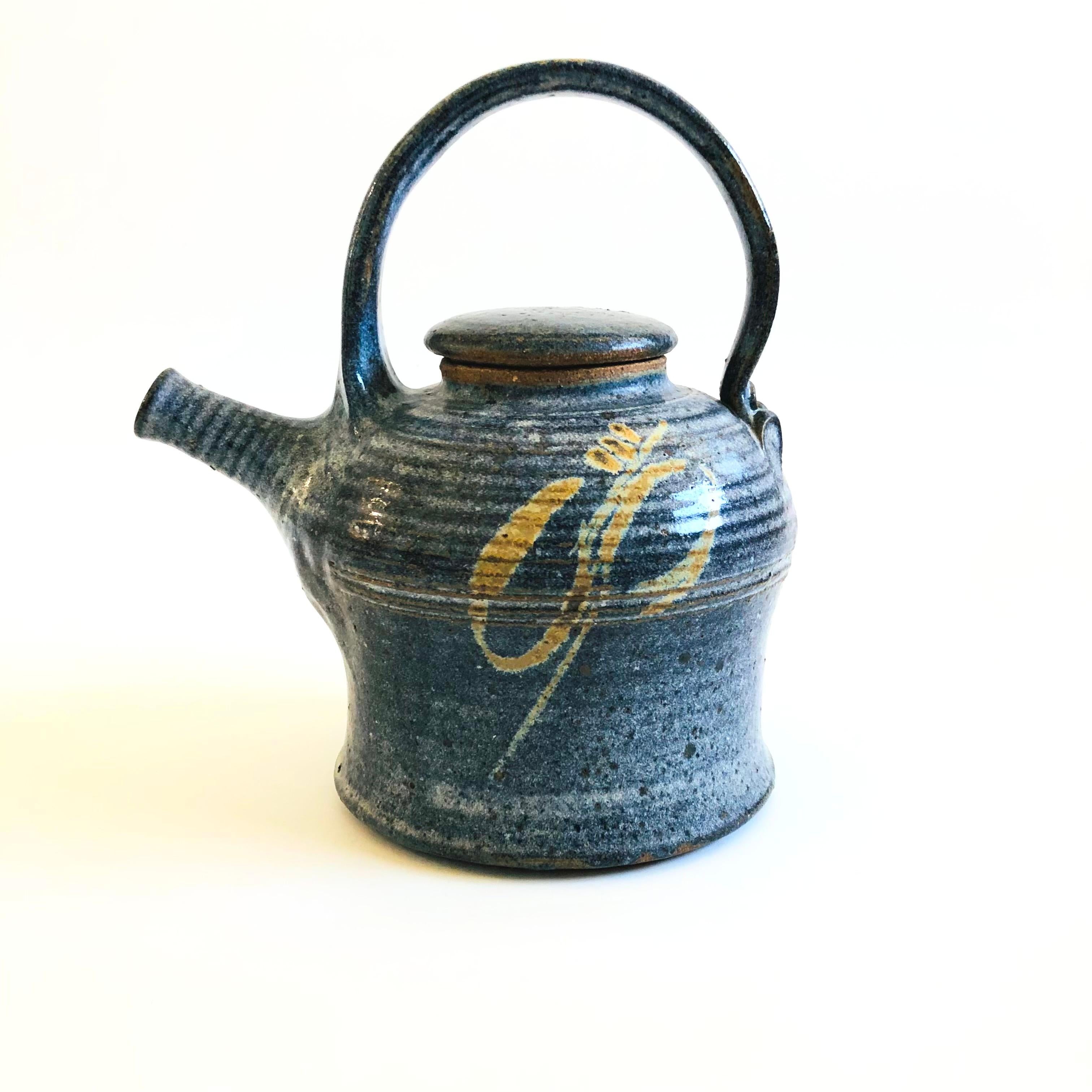 Tetera azul de Studio Pottery en venta 1
