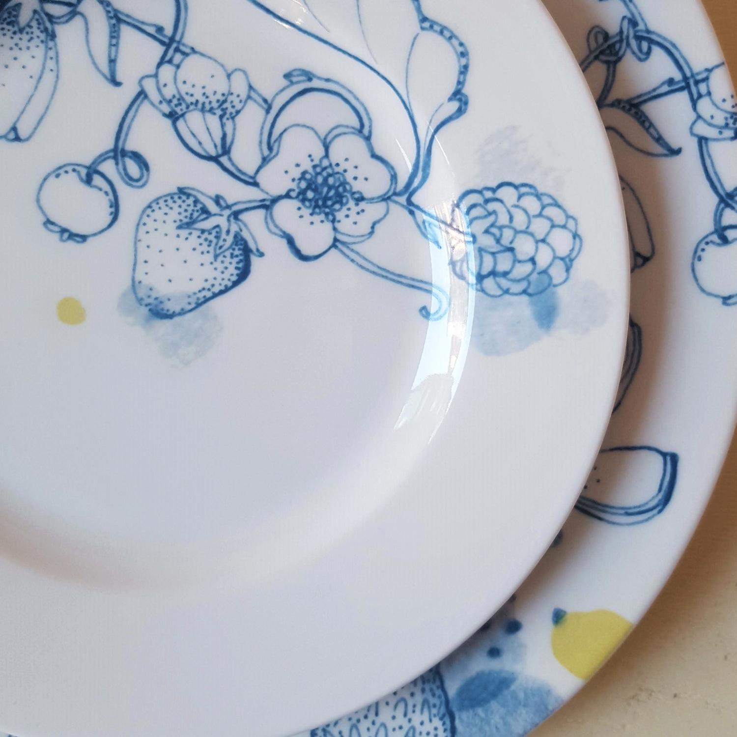 Blue Summer, Contemporary Porcelain Bread Plates Set with Blue Floral Design In New Condition For Sale In MILAN, IT