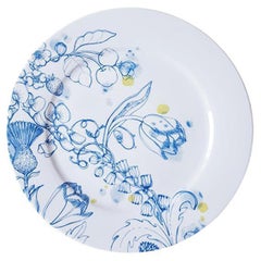 Assiette  dner en porcelaine bleue d't contemporaine avec motif floral bleu