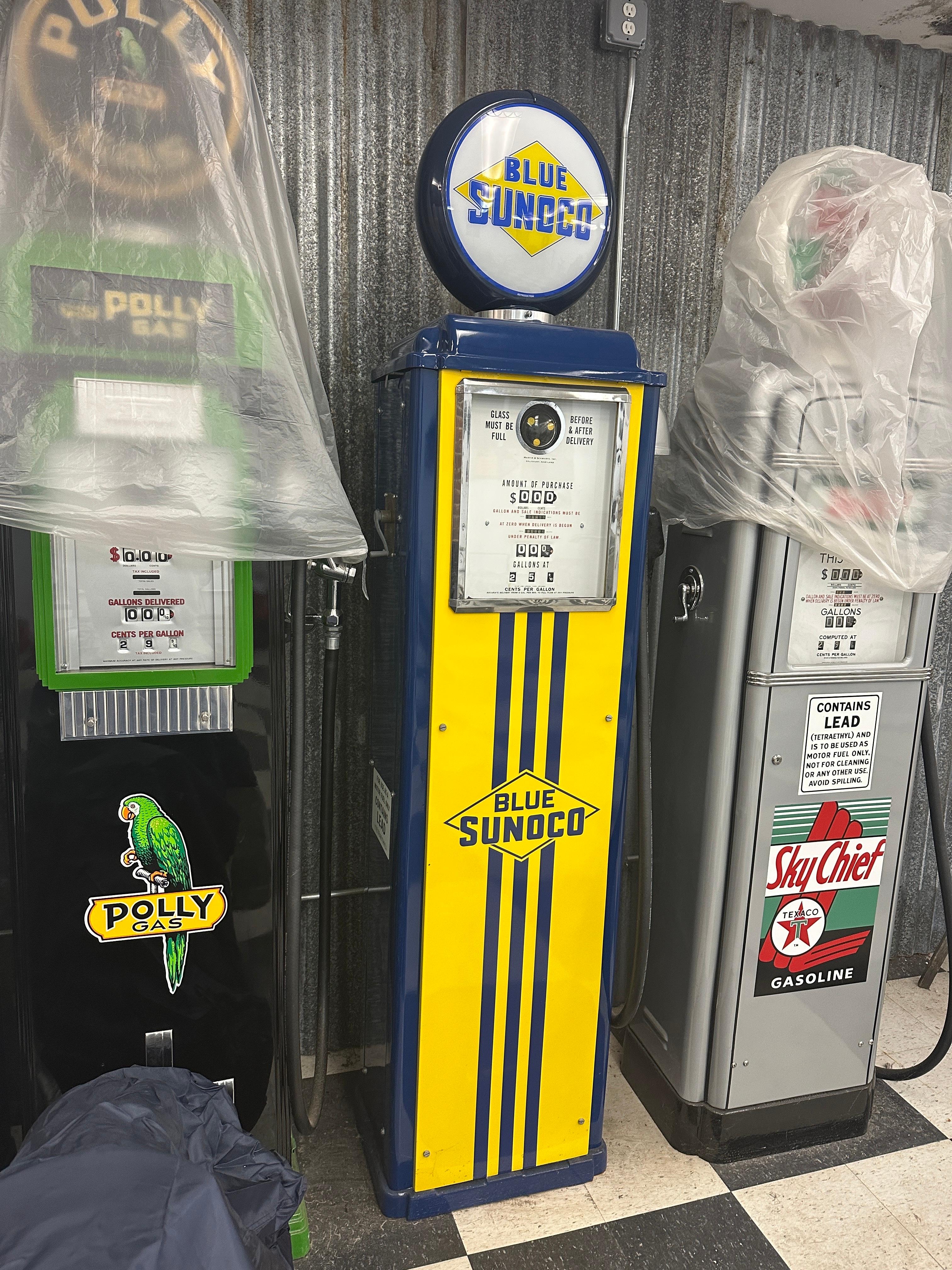 20ième siècle Pompe à essence bleue Sunoco Martin et Schwartz modèle 70 en vente