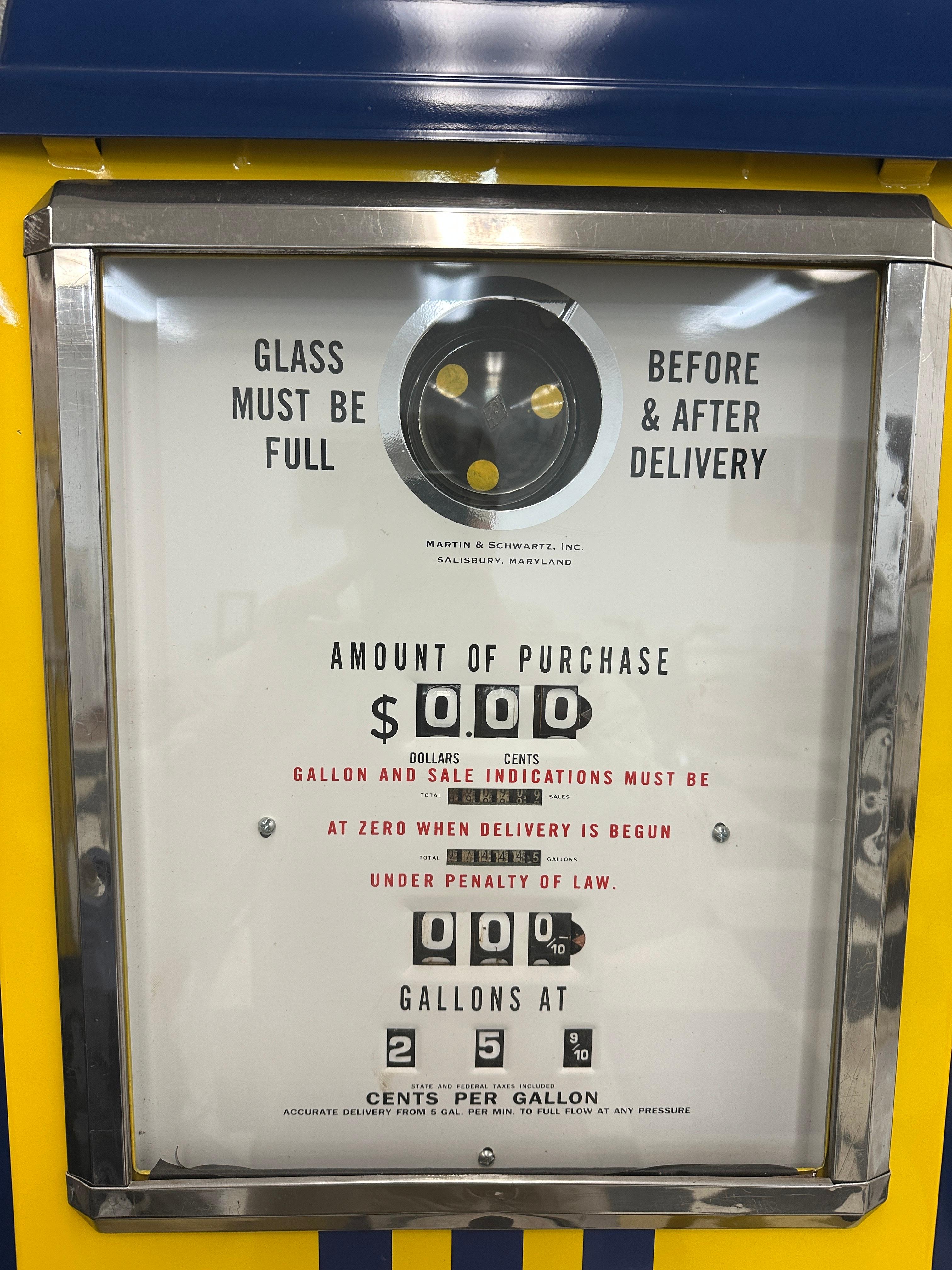 Émail Pompe à essence bleue Sunoco Martin et Schwartz modèle 70 en vente