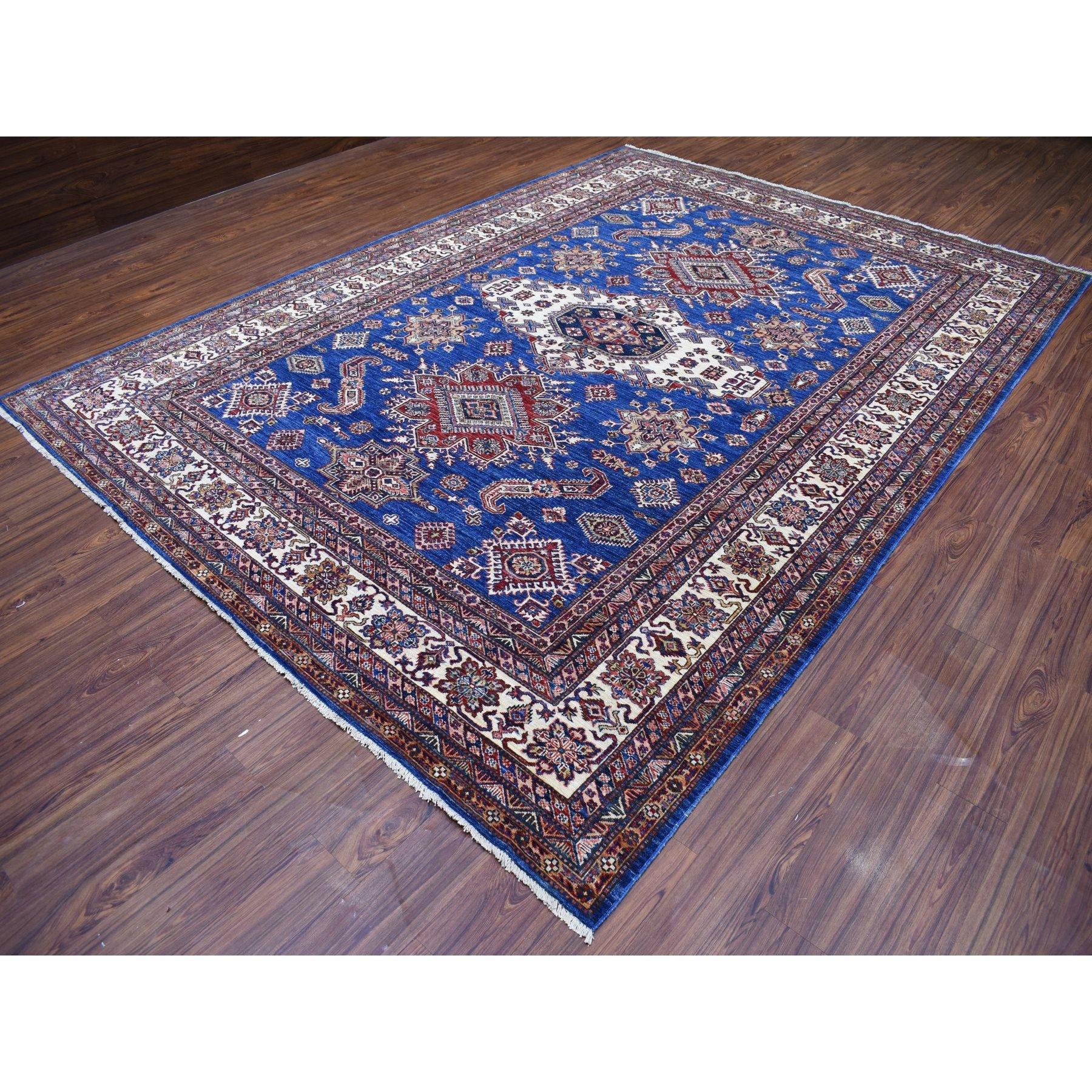 Blauer handgeknüpfter Wollteppich Super Kazak mit geometrischem Medaillon-Design 8'10