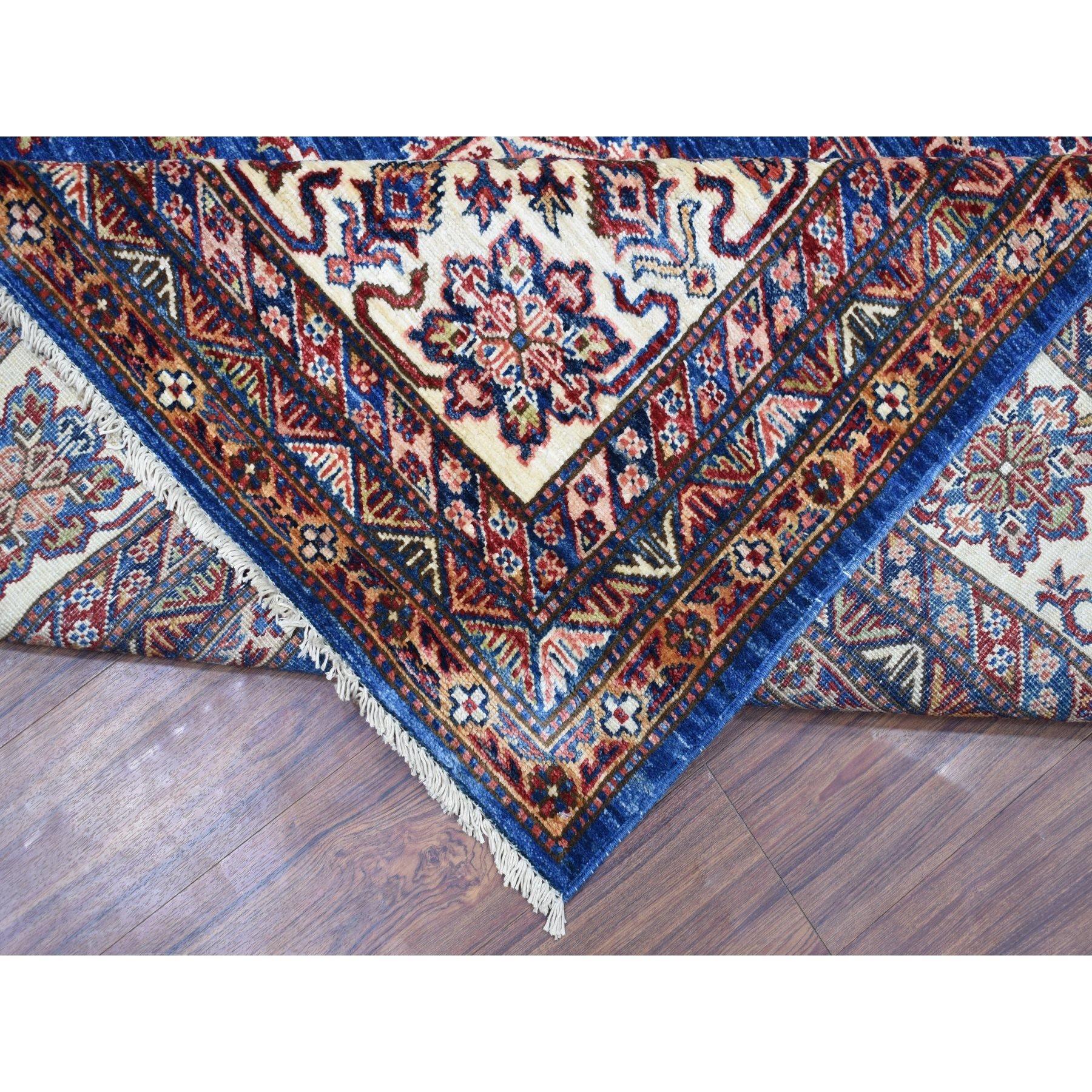 Blauer handgeknüpfter Wollteppich Super Kazak mit geometrischem Medaillon-Design 8'10