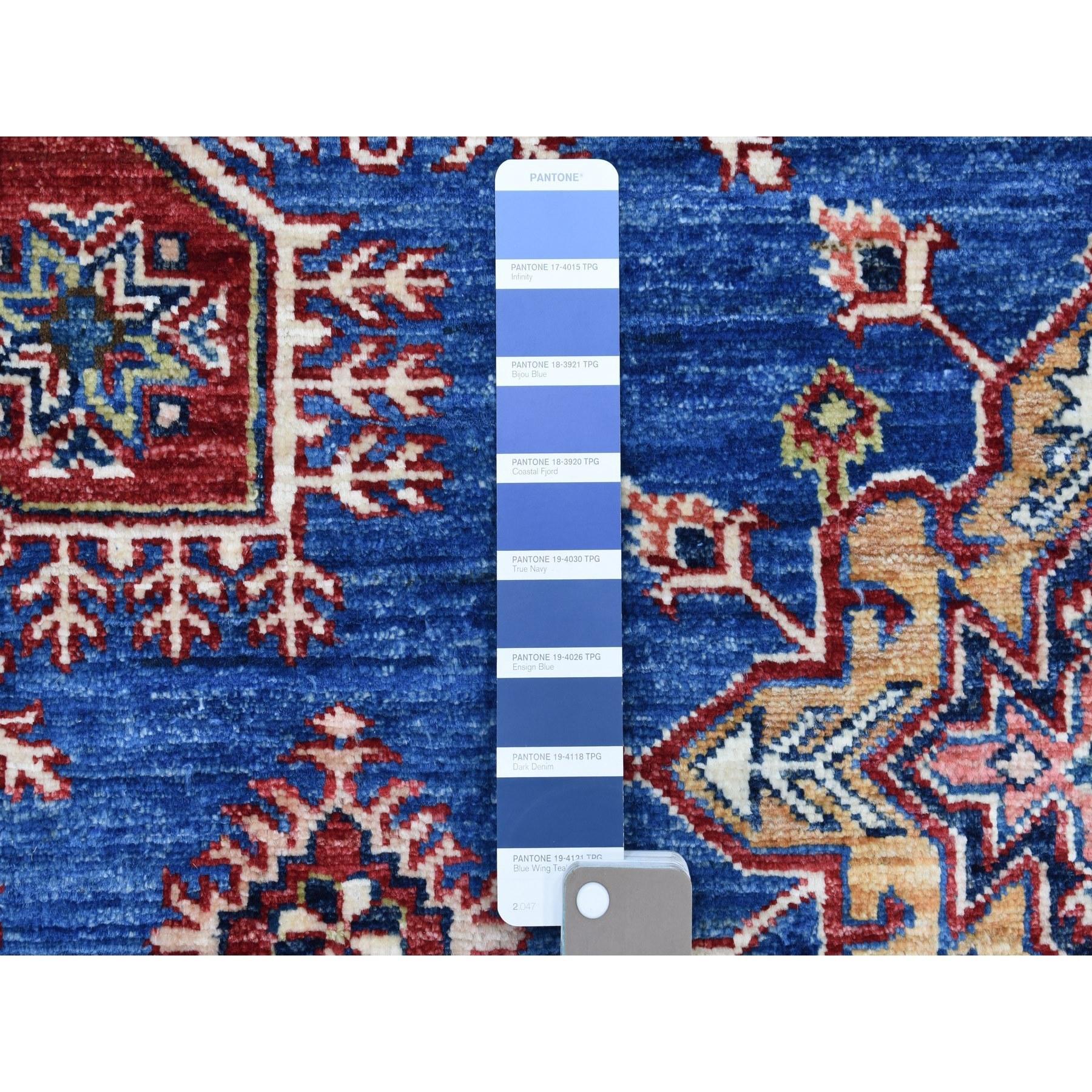 Blauer handgeknüpfter Wollteppich Super Kazak mit geometrischem Medaillon-Design 8'10