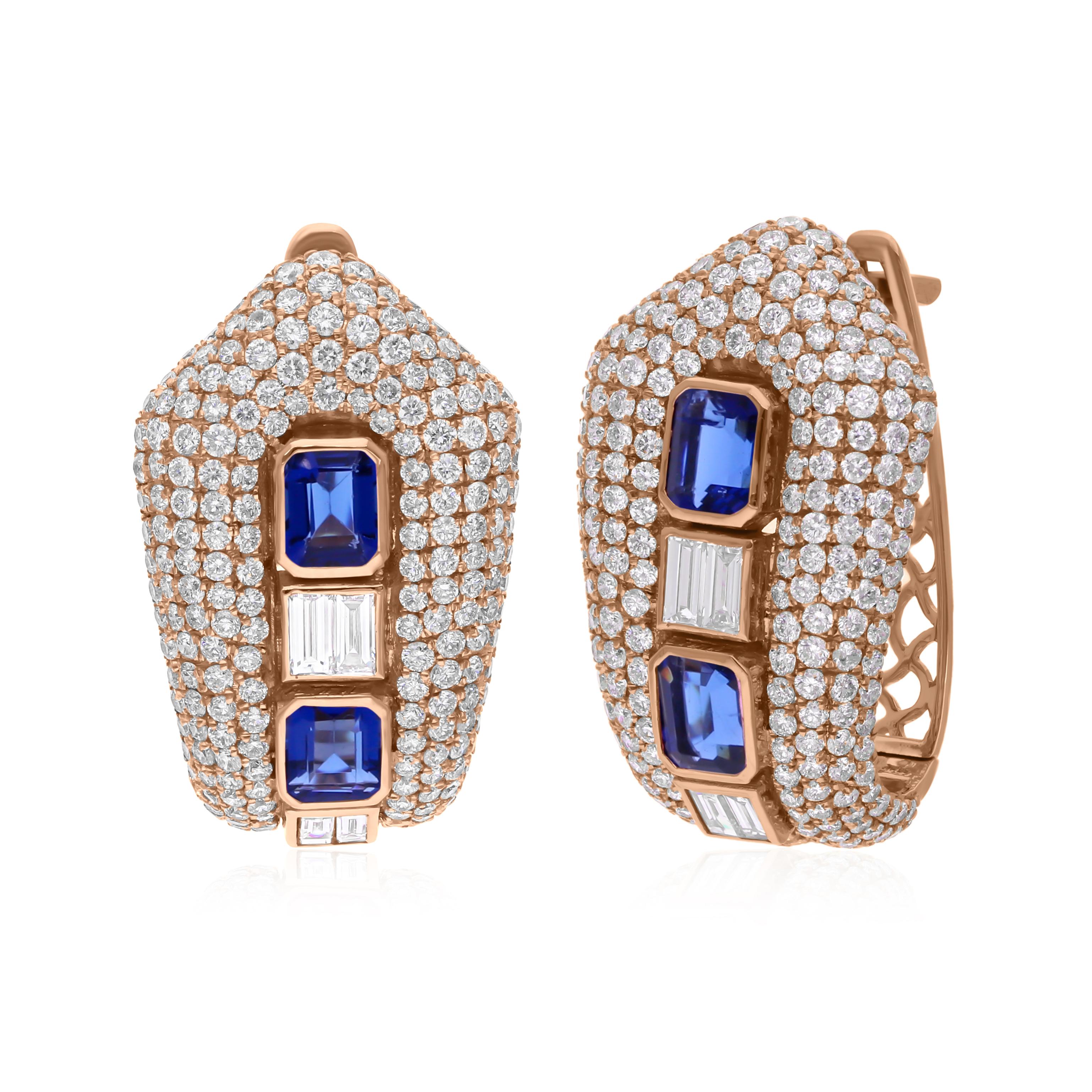 Orecchini a clip con zaffiro sintetico blu e diamanti naturali in oro rosa 18 carati In condizioni Nuovo in vendita a Diera, Dubai