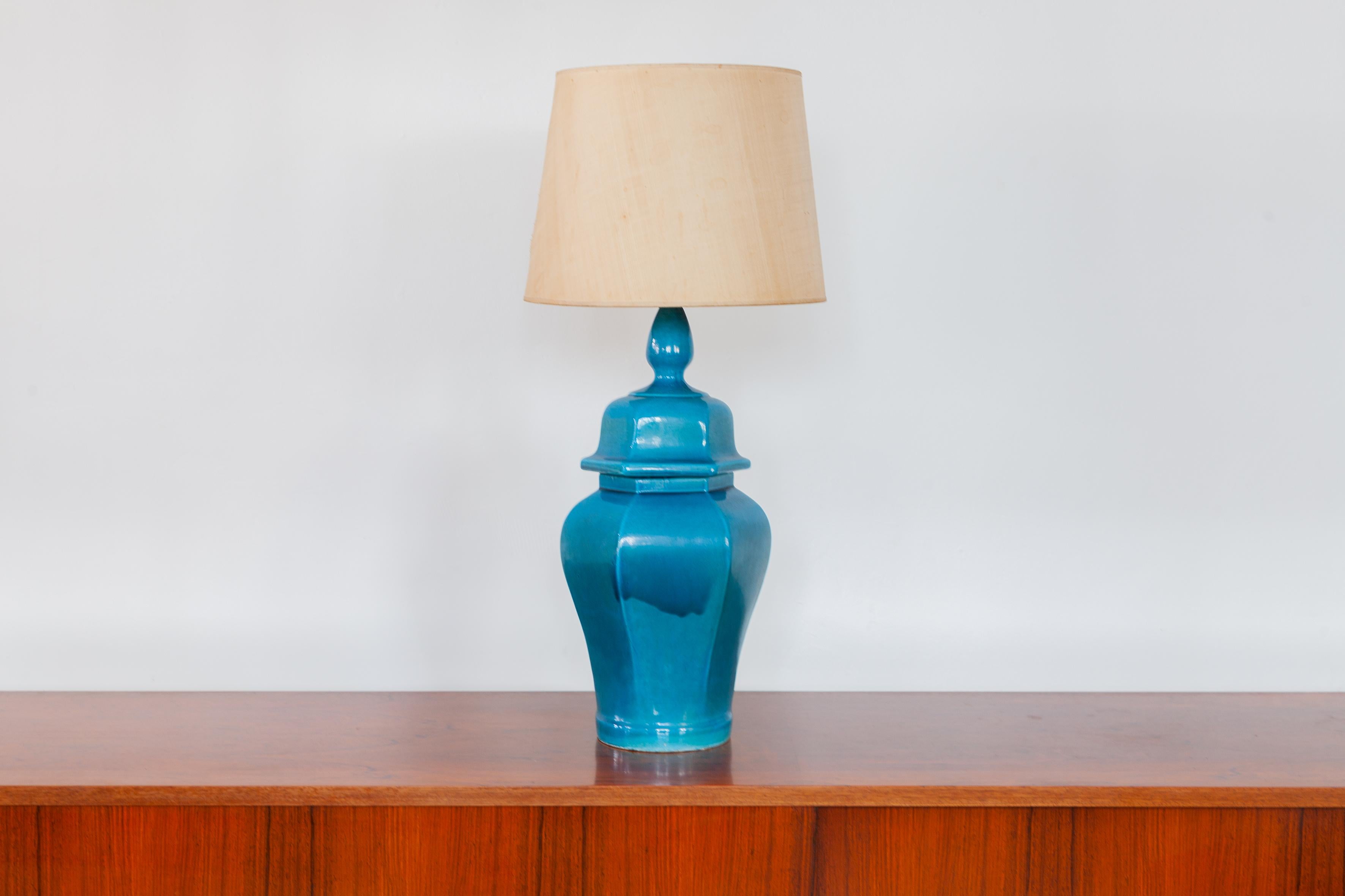 Mid-Century Modern Lampe de table bleue fabriquée en Italie, années 1970 en vente