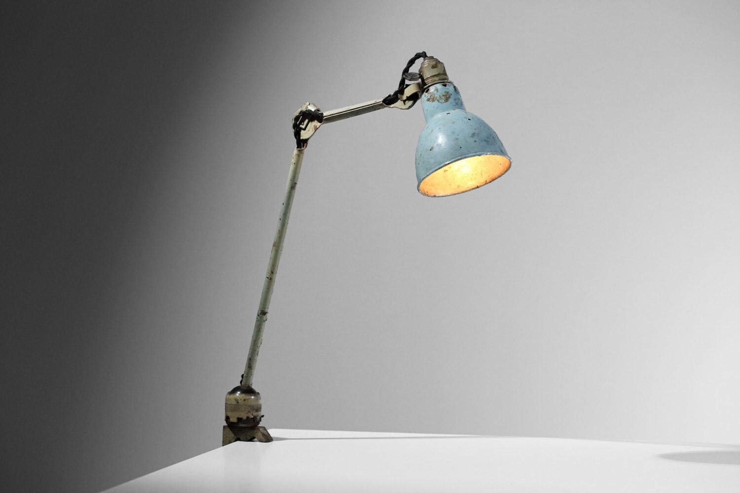Lampe de table bleue avec vice système par Albert Albin Gras des années 50  en vente 2