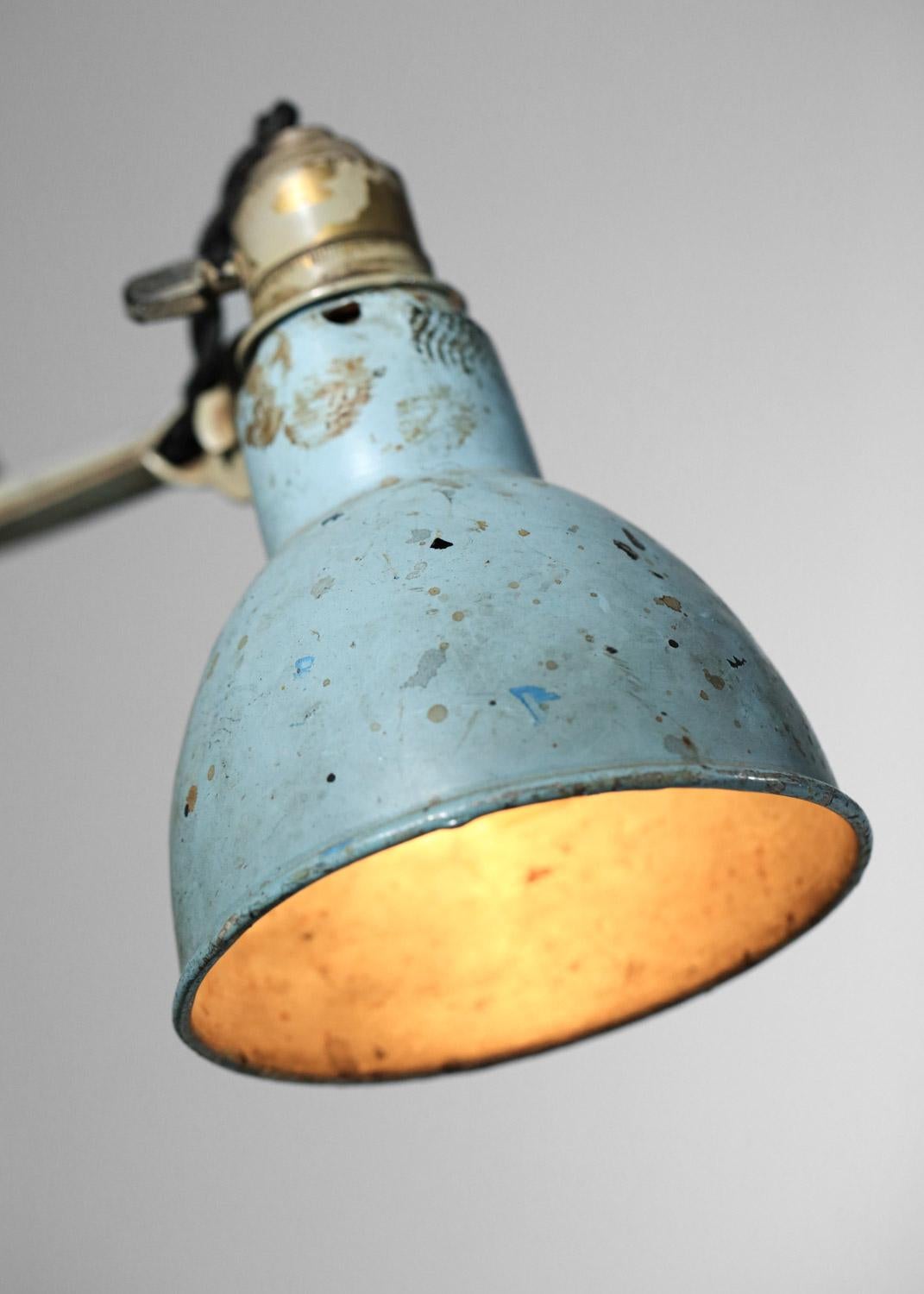 Lampe de table bleue avec vice système par Albert Albin Gras des années 50  en vente 5