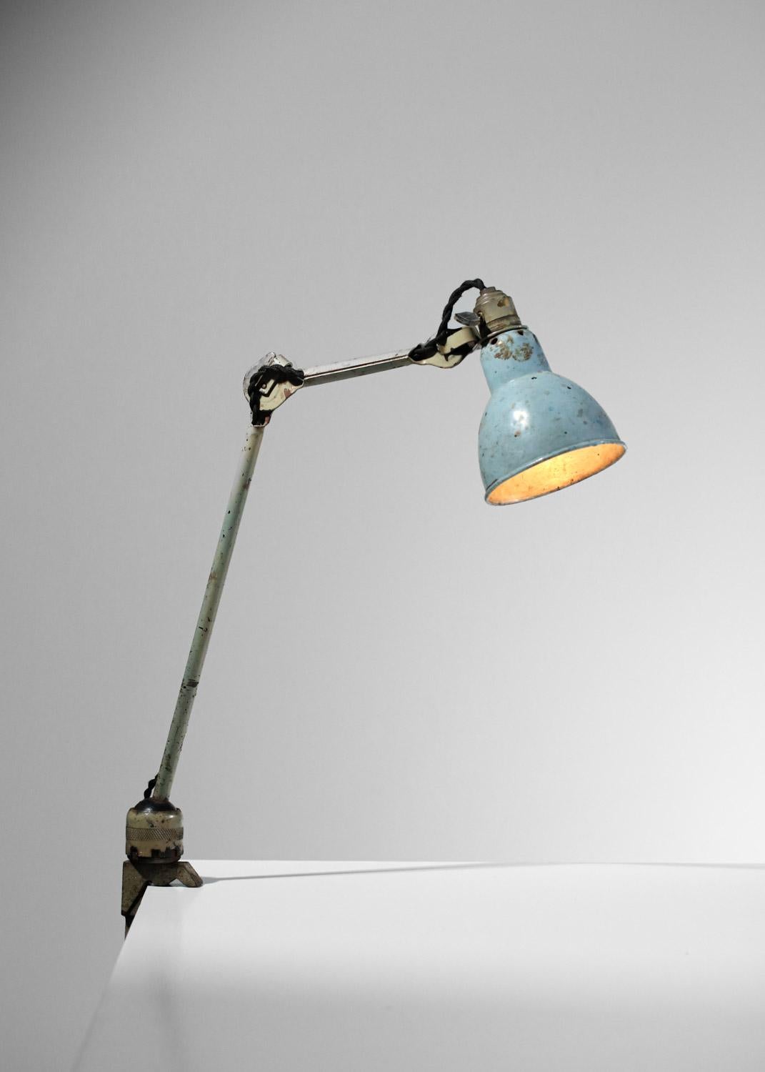 Lampe de table bleue avec vice système par Albert Albin Gras des années 50  en vente 1