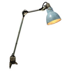 Blaue Tischlampe mit Schraubstocksystem von Albert Albin Gras aus den 50er Jahren 