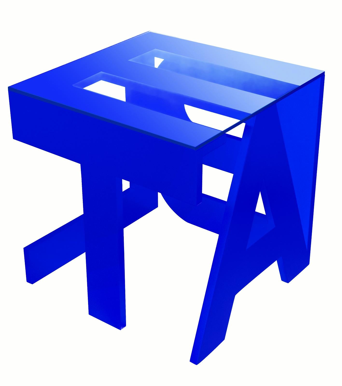 Table Table de Roberta Rampazzo
Production actuelle
Dimensions : L 50 x D 50 x H 52 cm
Matériaux : MDF 20mm, Verre.

Avec les lettres du mot 