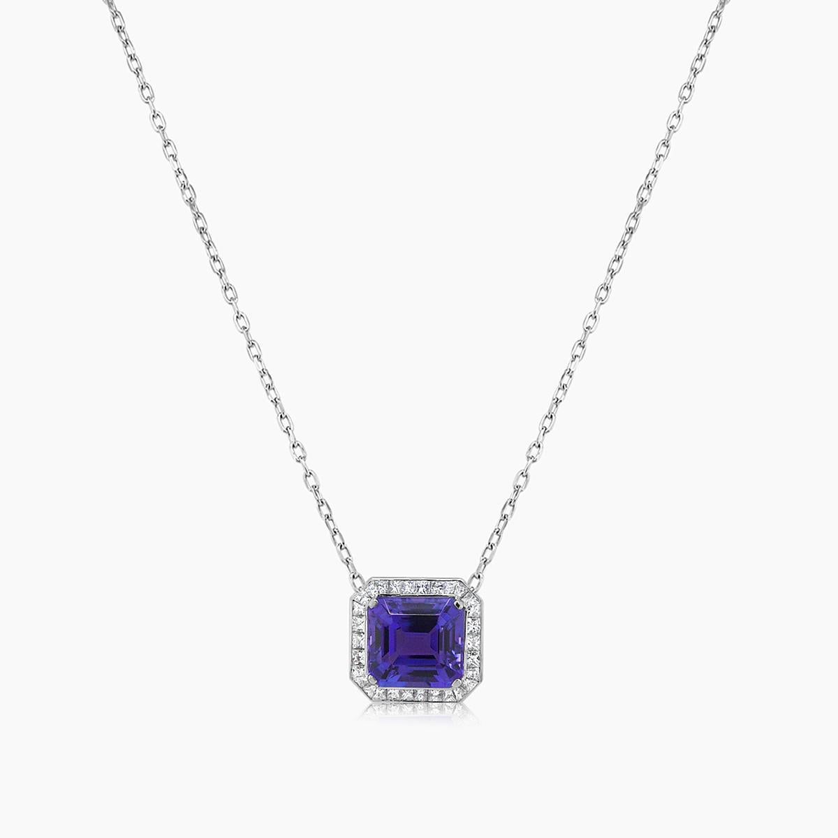 Bleu  Collier pendentif en or blanc 18K serti de tanzanites et de diamants baguettes en halo Neuf - En vente à Oakton, VA
