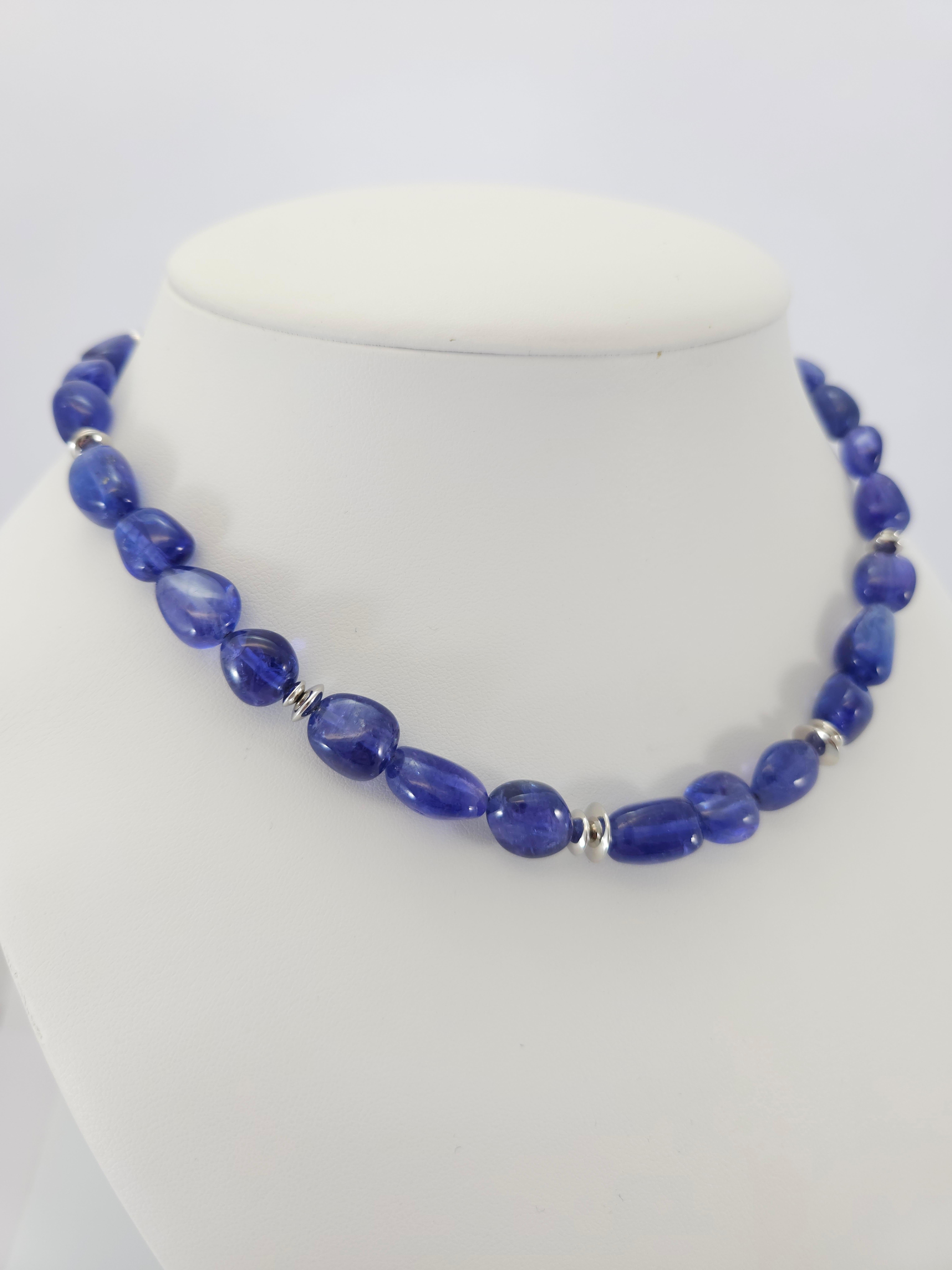 Blue Tanzanite Baroque Beaded Necklace with 18 Carat White Gold In New Condition For Sale In Kirschweiler, DE