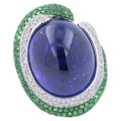 Bague unique en or blanc 18 carats avec tanzanite bleue cabochon ovale, diamants et tsavorites pavés