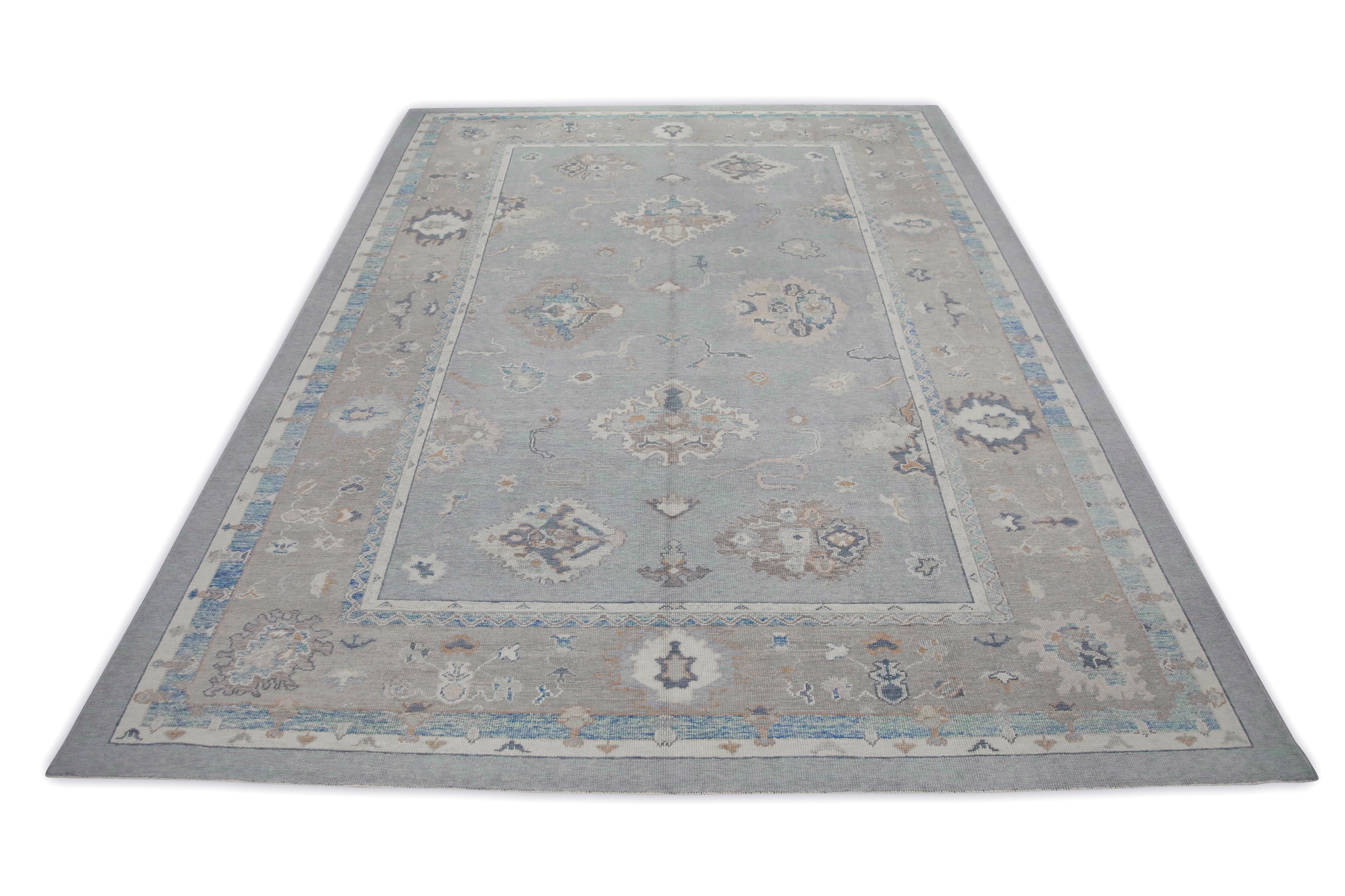 XXI secolo e contemporaneo Tappeto Oushak turco in lana intrecciata a mano con design floreale blu e taupe 9'9