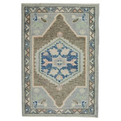 Handgewebter türkischer Oushak-Teppich in Blau & Taupe mit geometrischem Design 2'3" x 3'2"