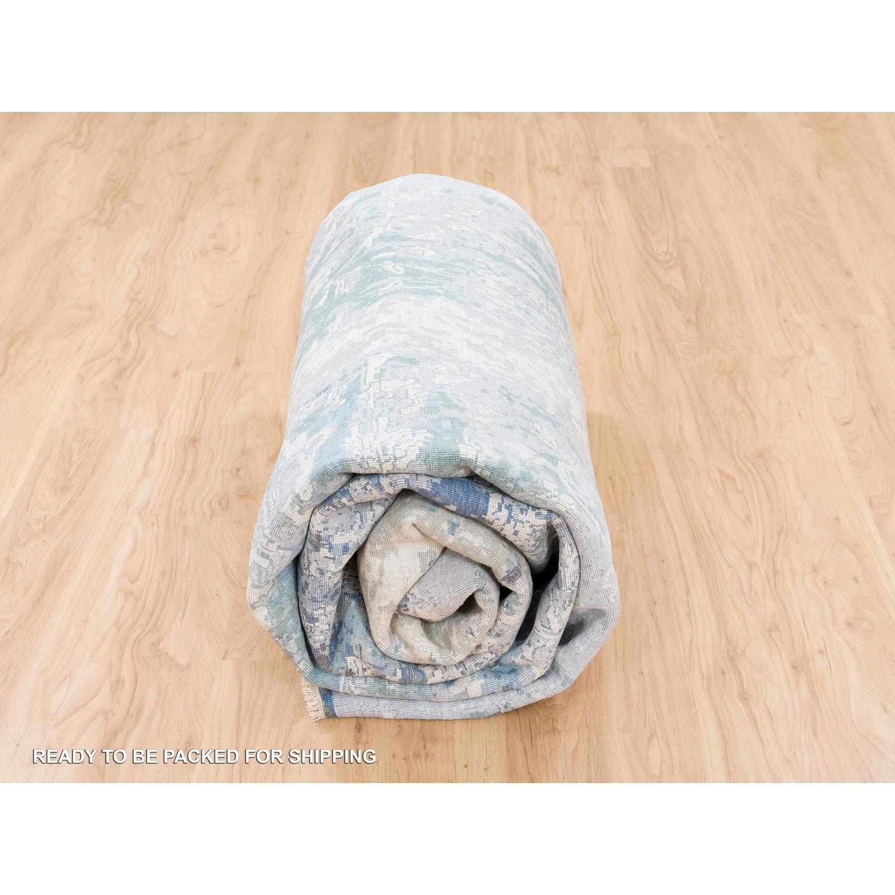 Handgeknüpfter Teppich aus Wolle und Seide aus persischem Täbris in Blau-Teal mit Broken-Design 9'1
