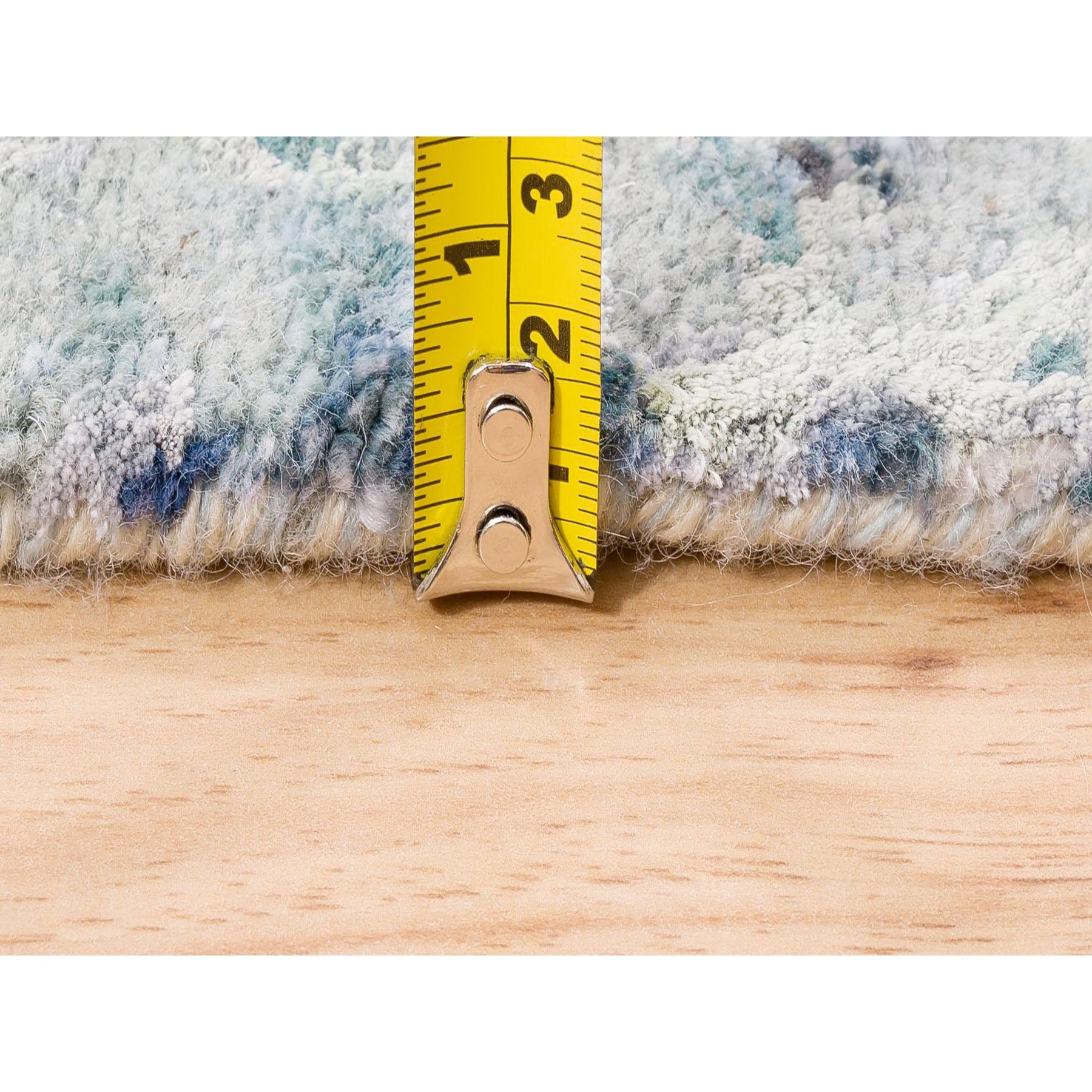 Handgeknüpfter Teppich aus Wolle und Seide aus persischem Täbris in Blau-Teal mit Broken-Design 9'1