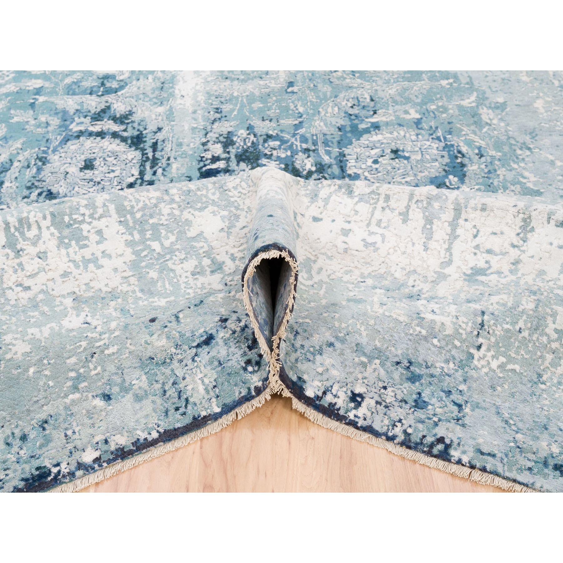 Handgeknüpfter Teppich aus Wolle und Seide aus persischem Täbris in Blau-Teal mit Broken-Design 9'1