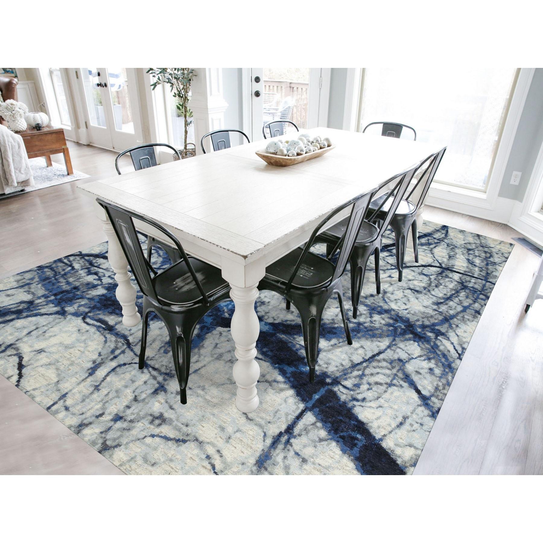 Questo favoloso tappeto annodato a mano è stato creato e progettato per garantire una maggiore resistenza e durata. Questo tappeto è stato lavorato a mano per settimane secondo il metodo tradizionale che si usa per realizzare
Dimensioni esatte del
