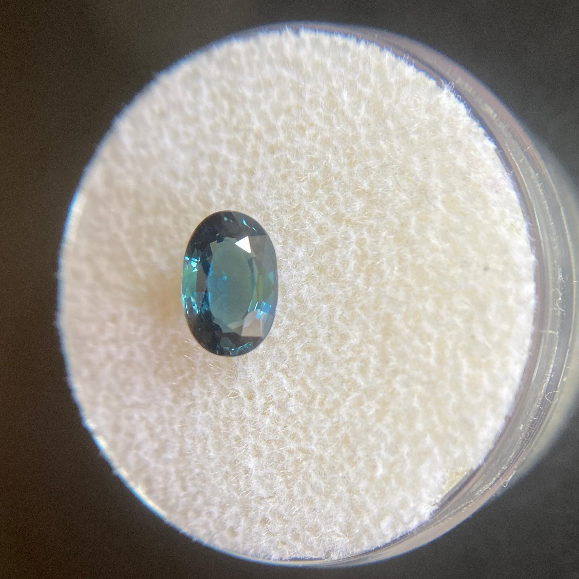 Blauer Thailand Saphir 1,18 Karat IGI-zertifizierter, ovaler Schliff, loser natürlicher Edelstein (Ovalschliff) im Angebot