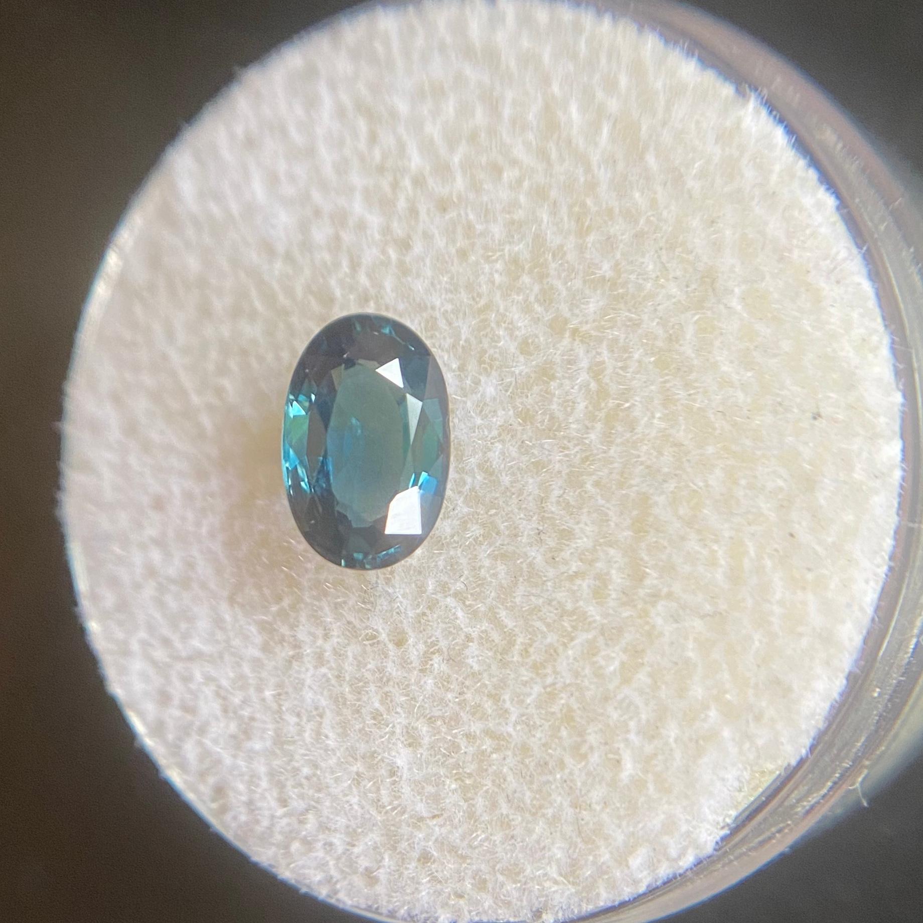 Blauer Thailand Saphir 1,18 Karat IGI-zertifizierter, ovaler Schliff, loser natürlicher Edelstein für Damen oder Herren im Angebot