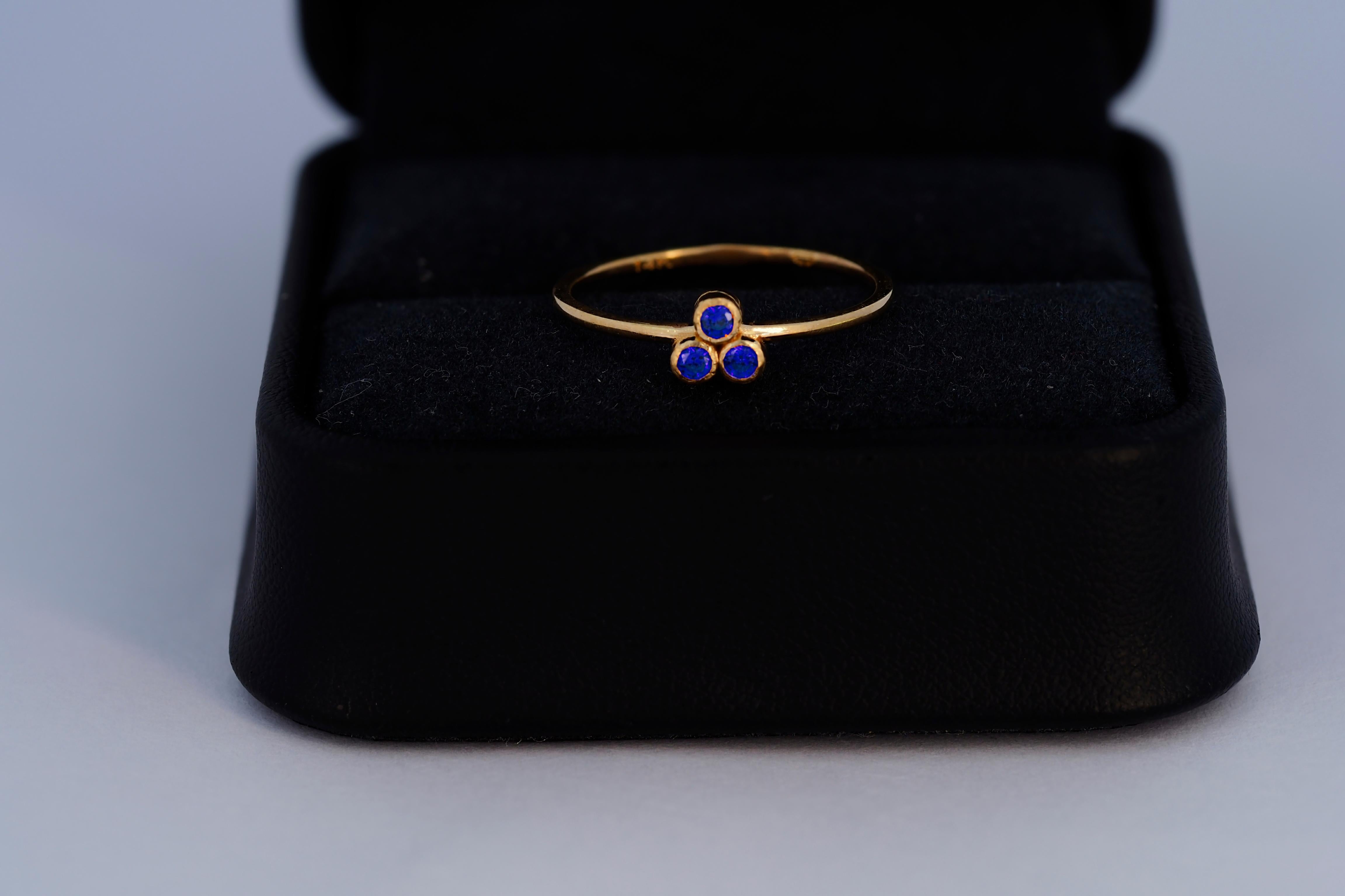 Three Stone 14k gold ring.  Triple Stone Ring. Minimalist  blue lab sapphire ring. Dainty gemstone Ring. Thin Band Ring. Stacking Band Ring.

Metal: 14k gold
Weight: 1.8 gr depends from size
Lab sapphires, 3 stone, blue color, round brilliant