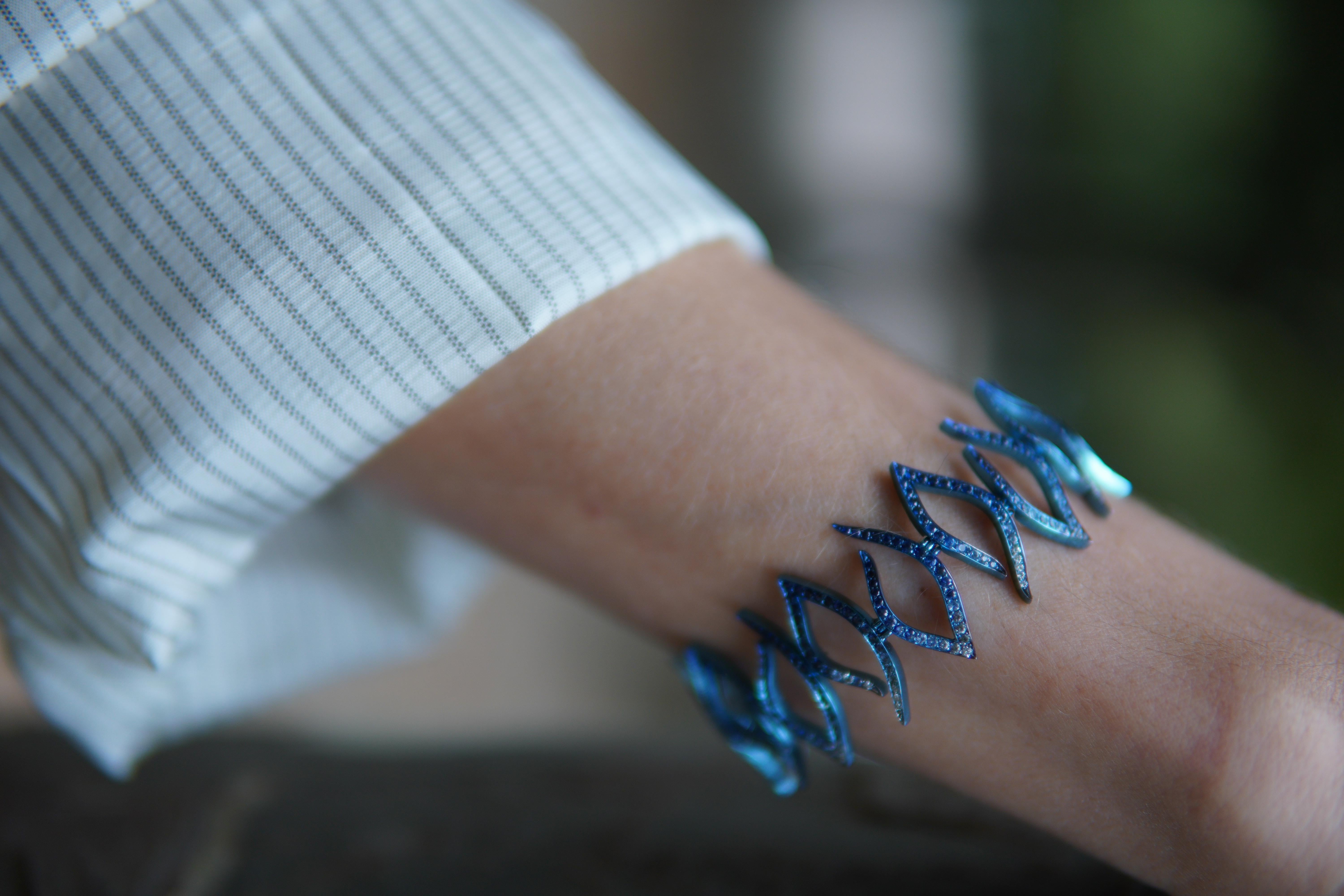 Blue Titanium Bracelet, Sapphires 6.31 Carats, White Diamonds 0.35 Carats For Sale 2