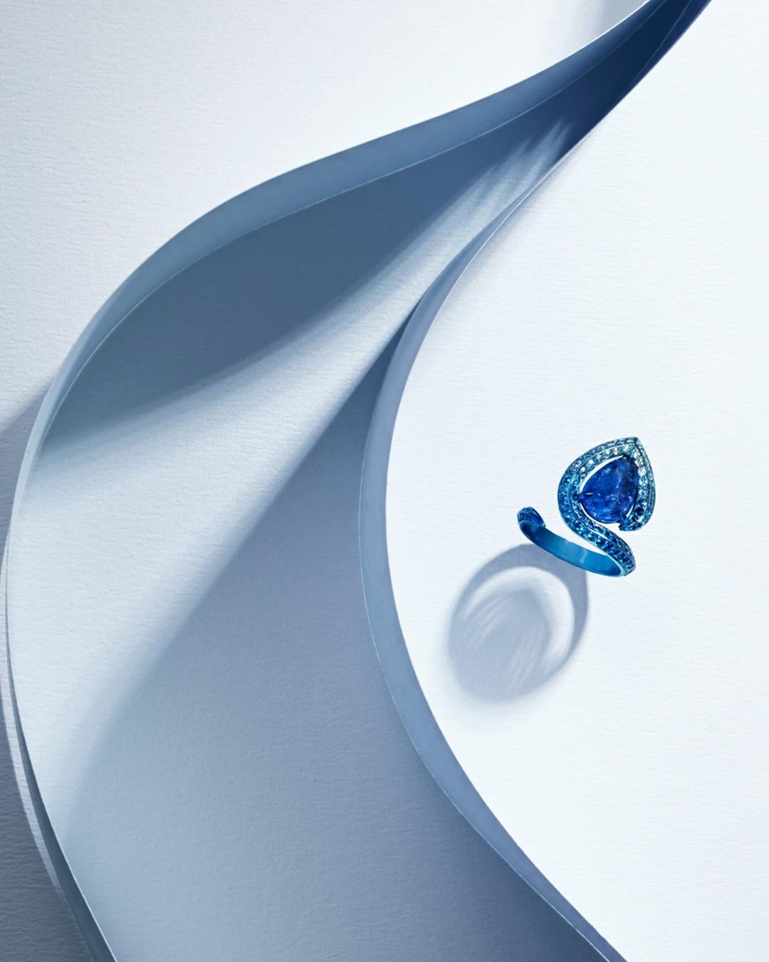 Blue Titanium Ring, Tanzanite Cabochon 2.25ct. Sapphires 1.87ct. Diamonds 0.12ct In New Condition For Sale In Paris, IDF