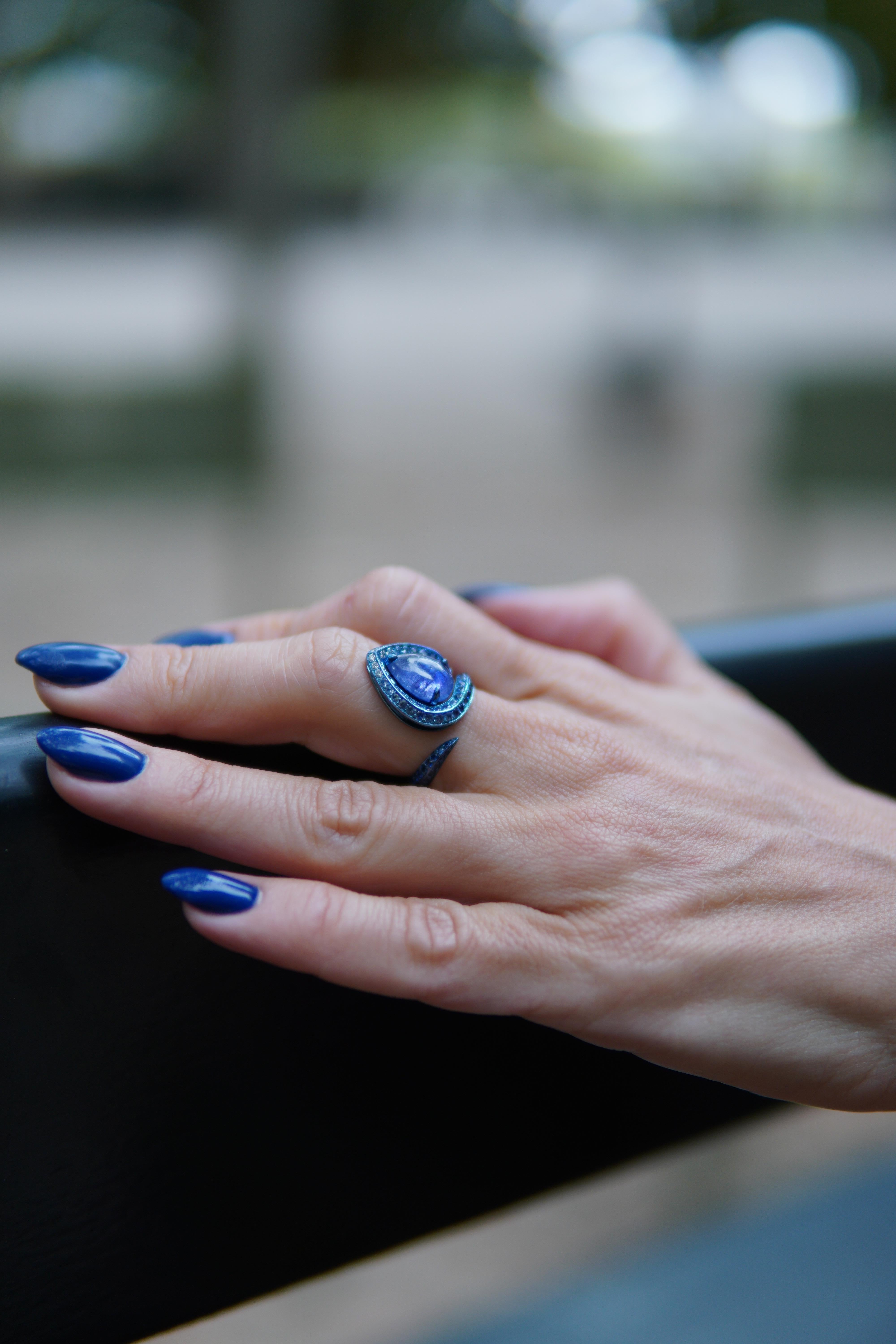 Blauer blauer Titanring, Tansanit Cabochon 2,25ct. Saphire 1,87 Karat. Diamanten 0,12 Karat 2